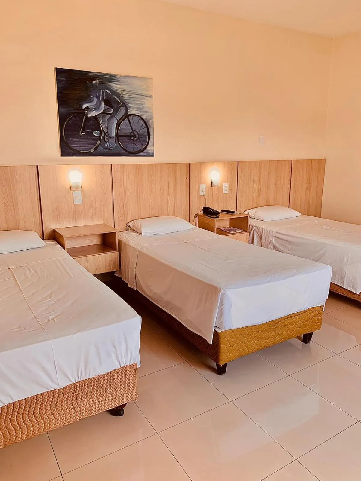 Bedroom, Bed in Victoria Plaza Hotel