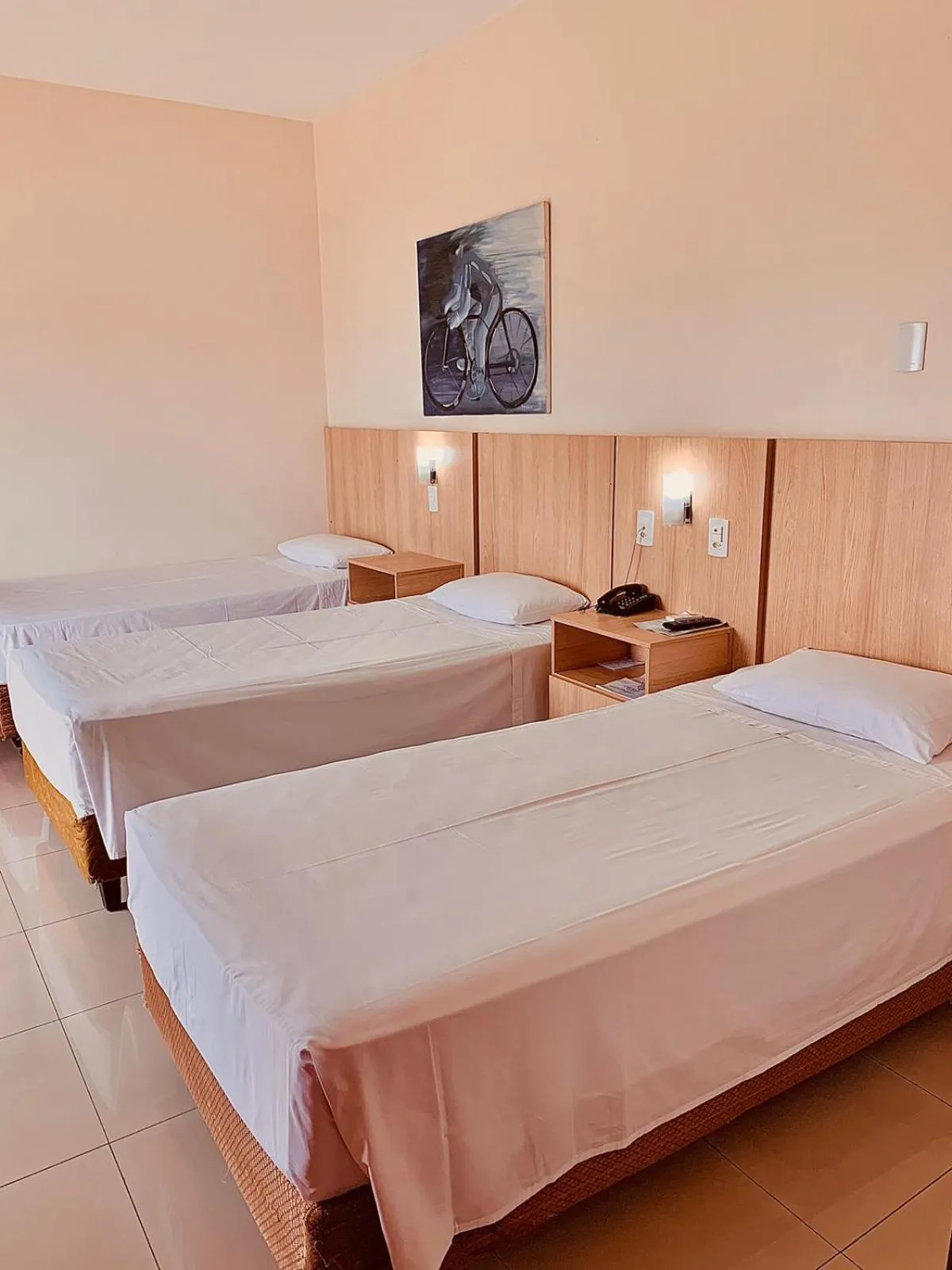 Bedroom, Bed in Victoria Plaza Hotel