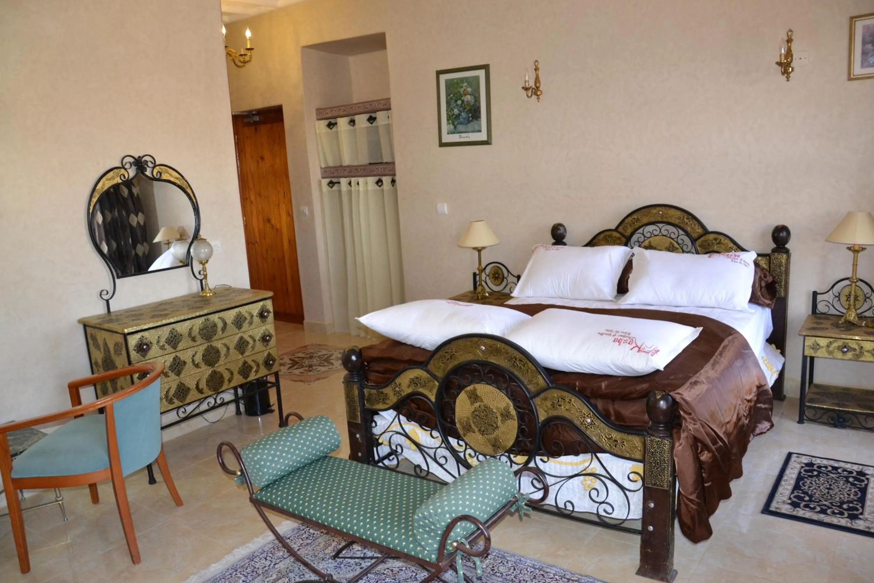 Deluxe Double Room in Maison Kasba Bonheur & Bien etre Emma & Gilles