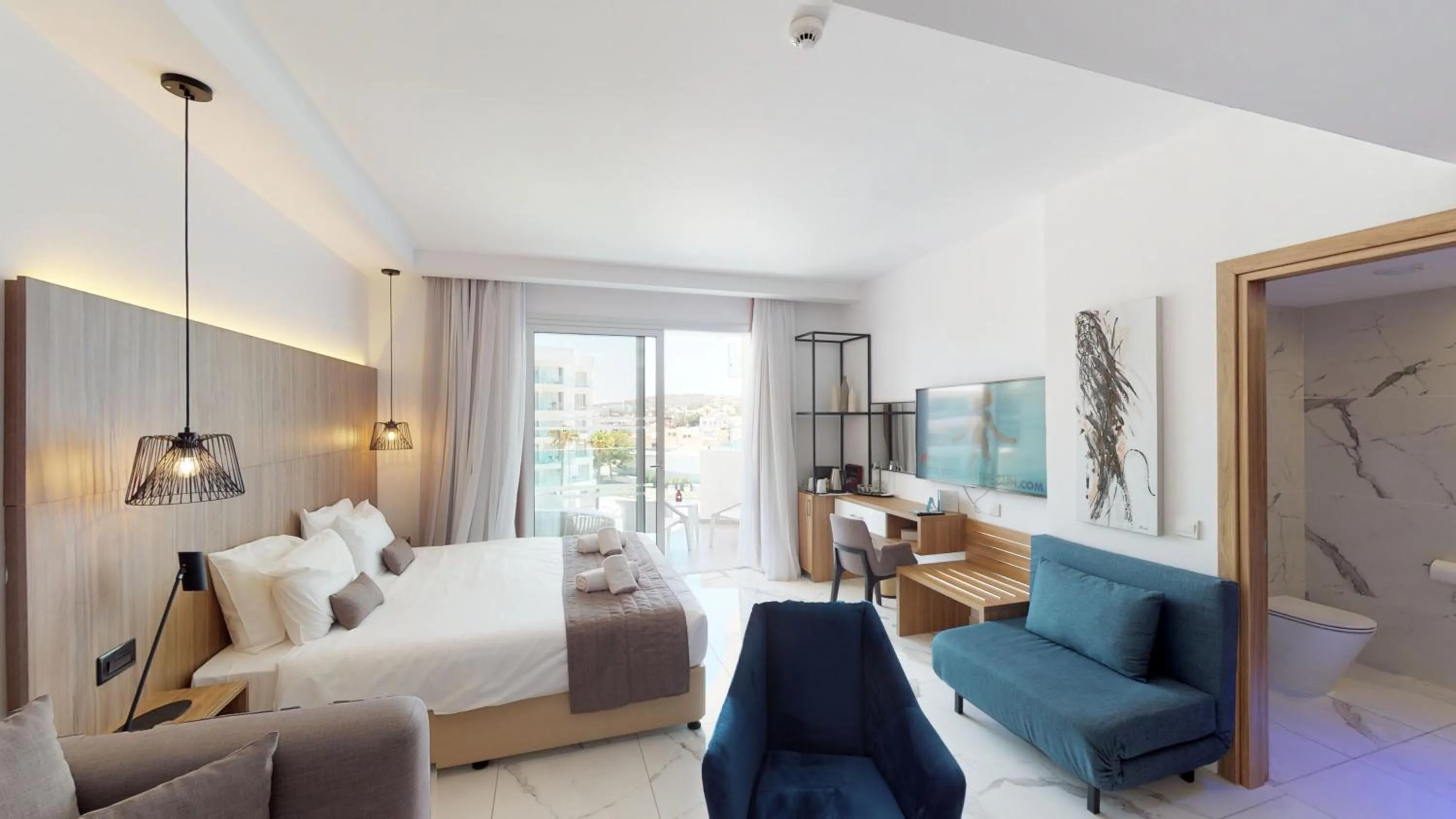 Bedroom, Bed in The Blue Ivy Hotel & Suites