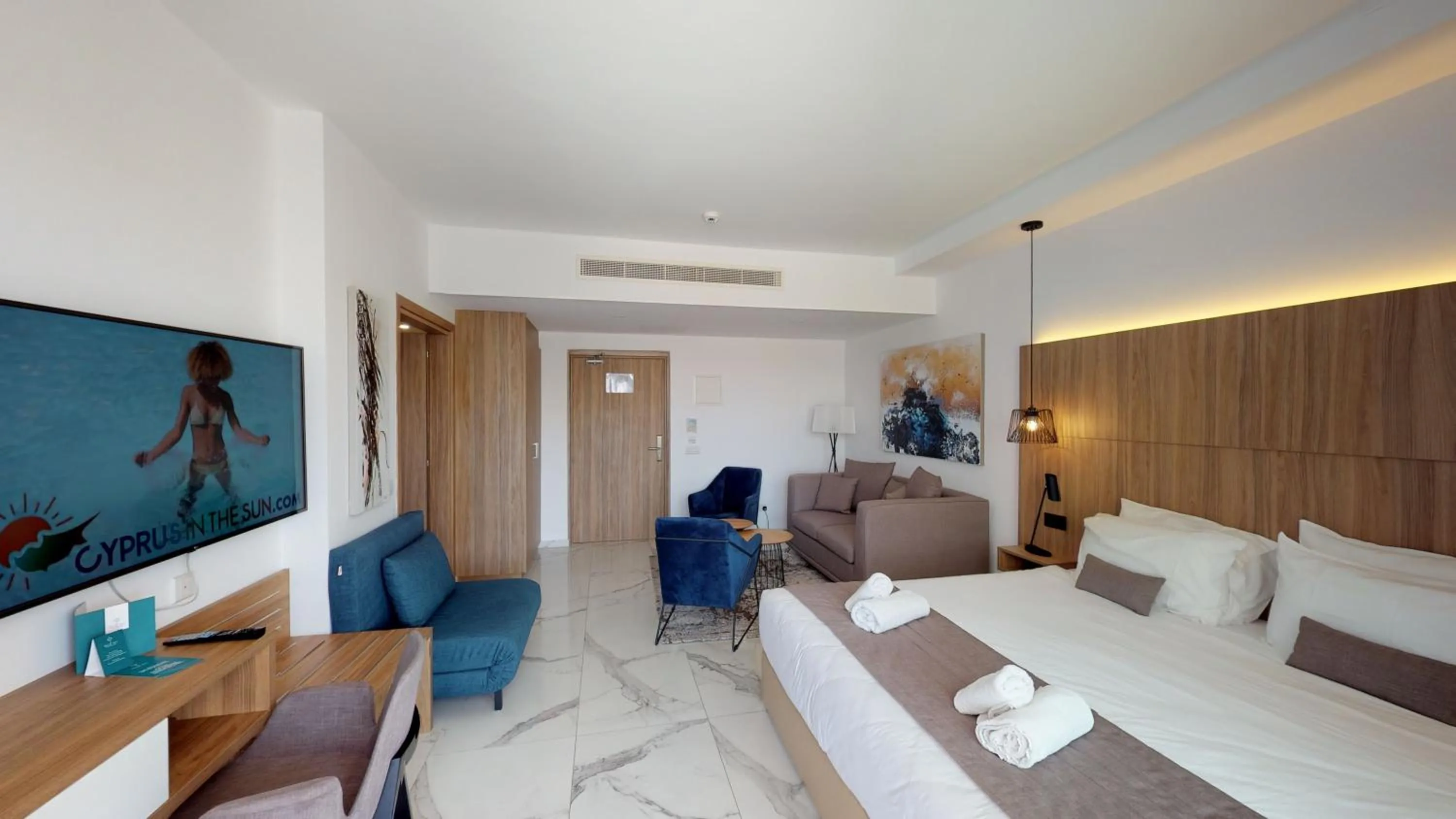 Bedroom, Bed in The Blue Ivy Hotel & Suites