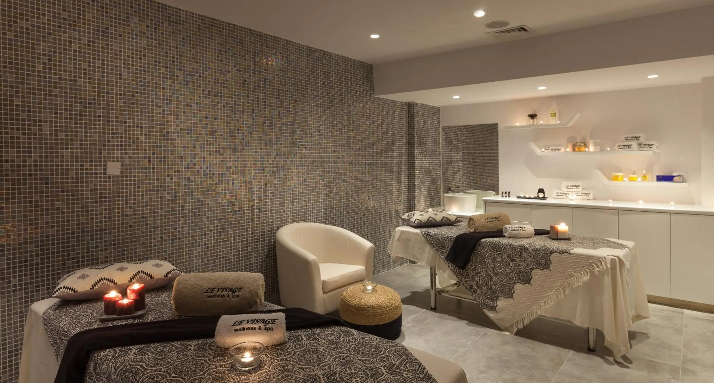 Massage in The Blue Ivy Hotel & Suites