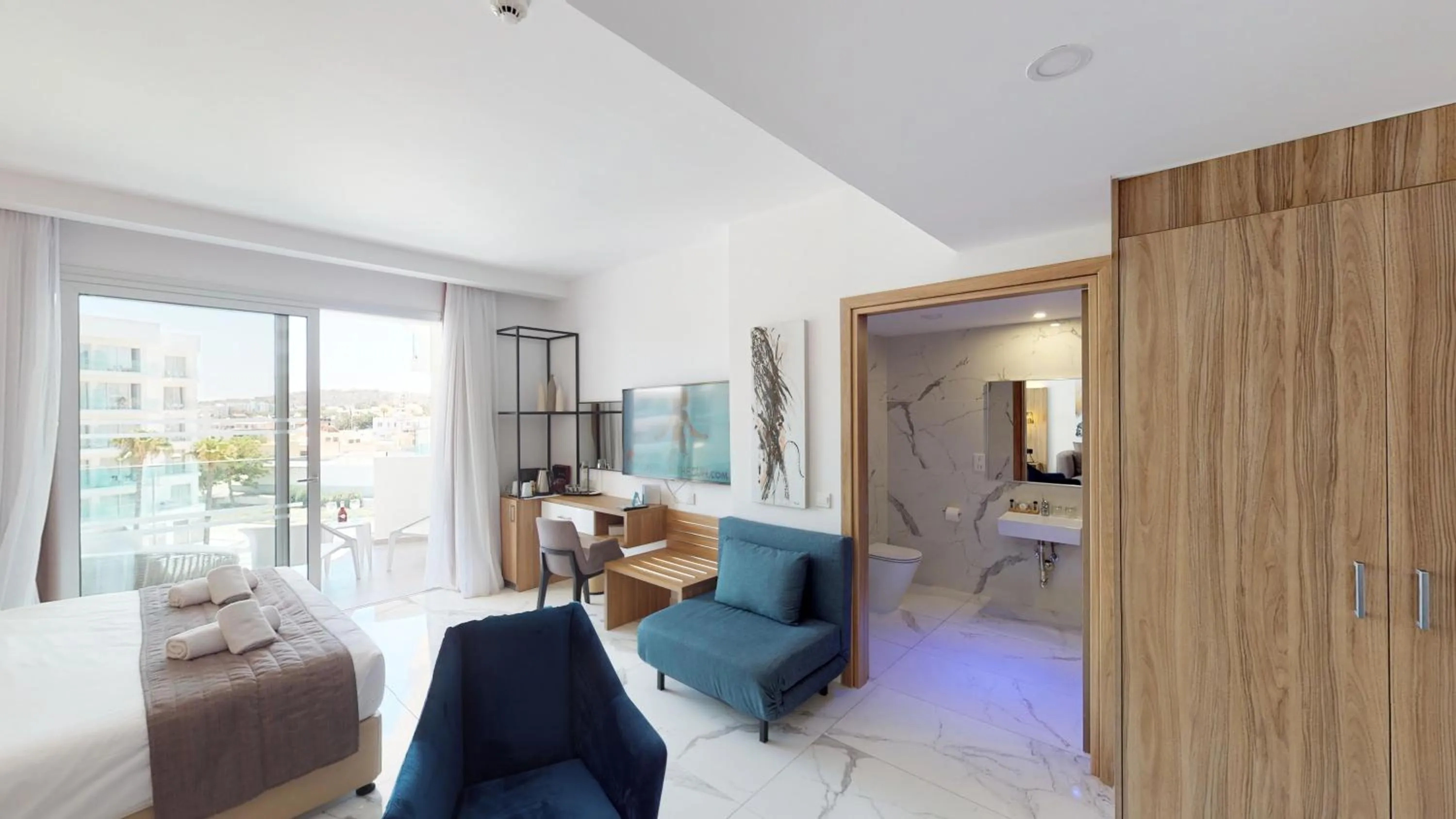 Bedroom, Bed in The Blue Ivy Hotel & Suites