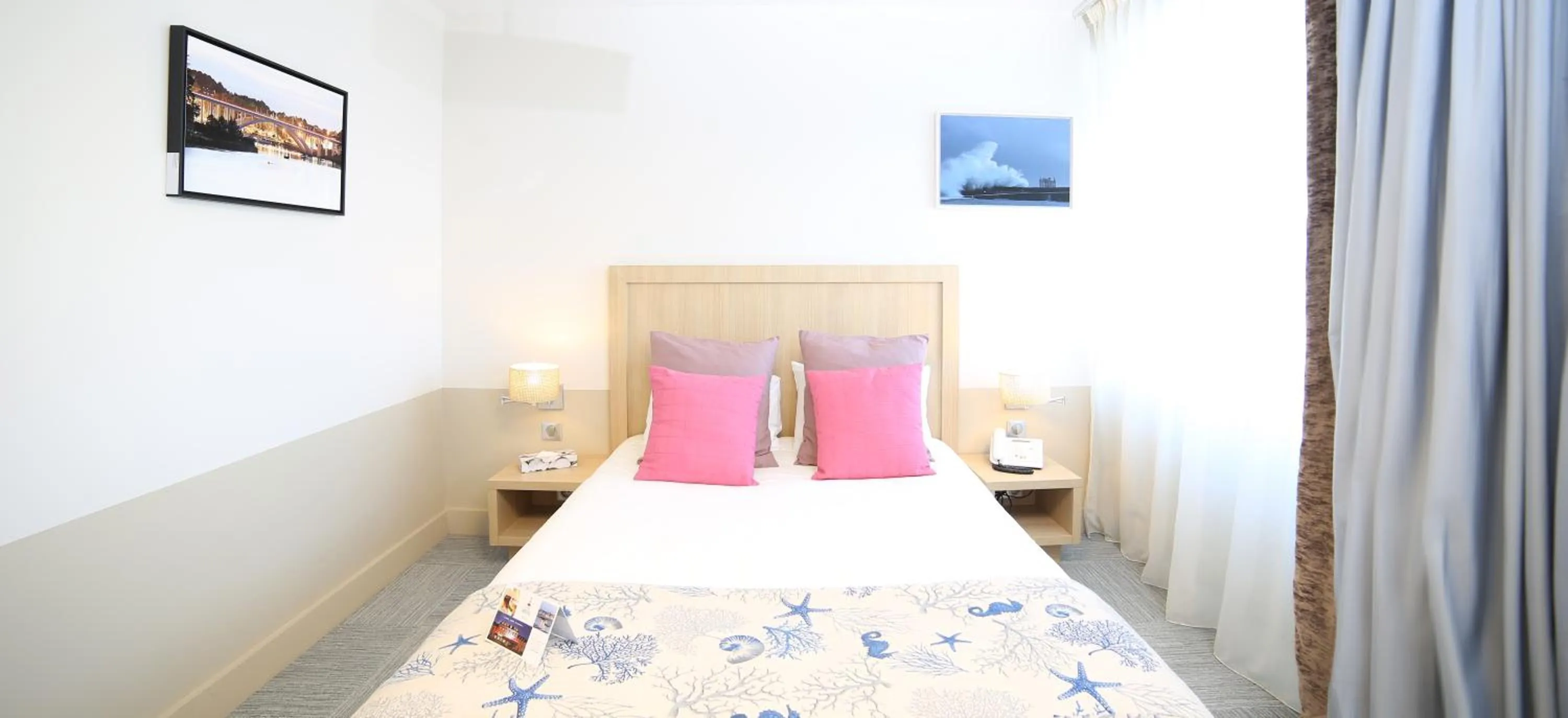 Bed in Trinite Hotel