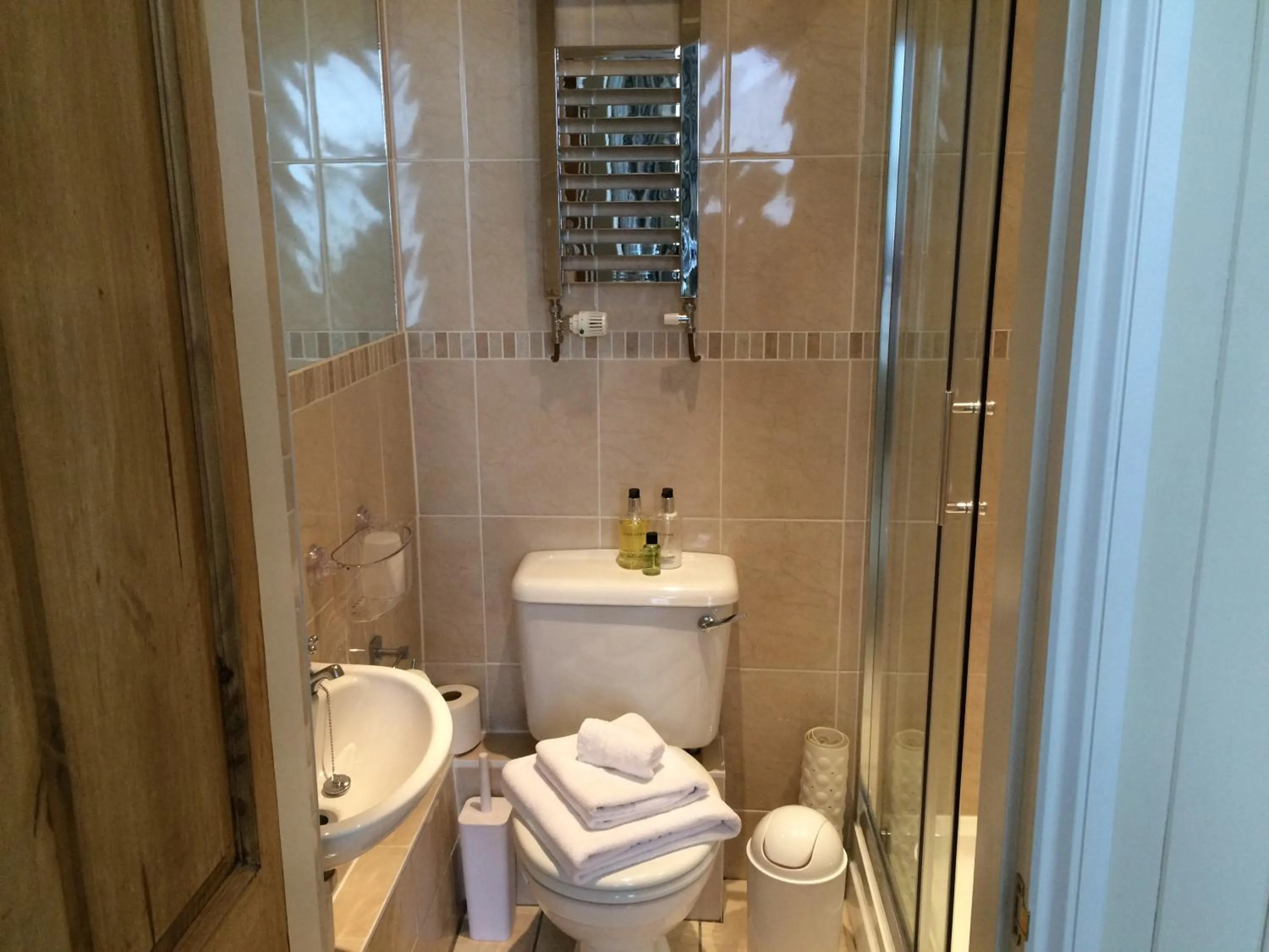 Bathroom in Ashbury Bed & Breakfast