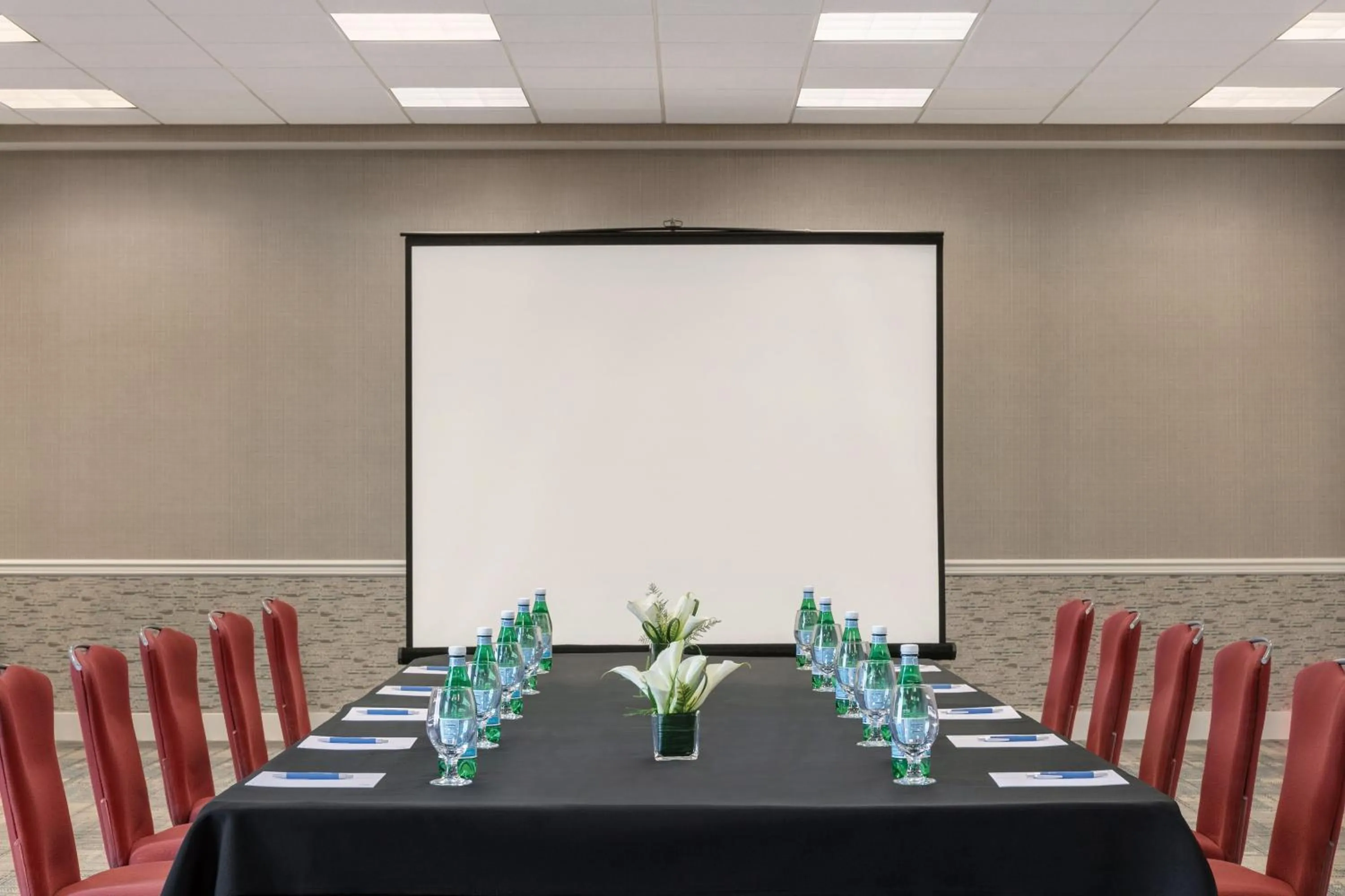 Meeting/conference room in Four Points by Sheraton Sacramento Airport