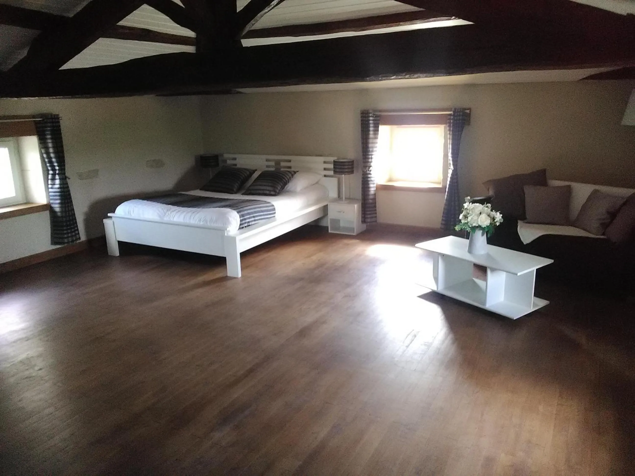 Photo of the whole room, Bed in Le Marais Picotin