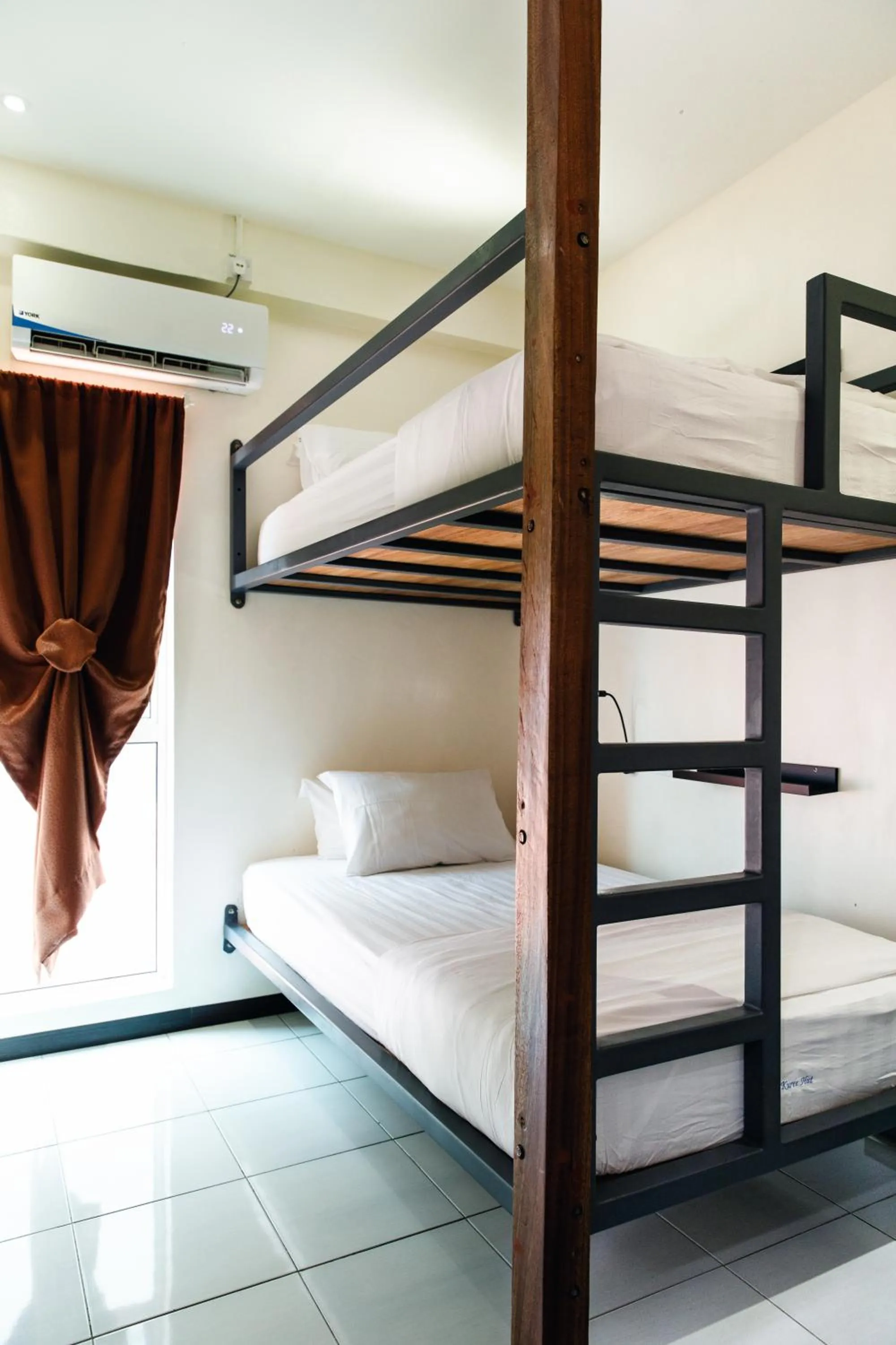 bunk bed, Bed in Kuree Hut