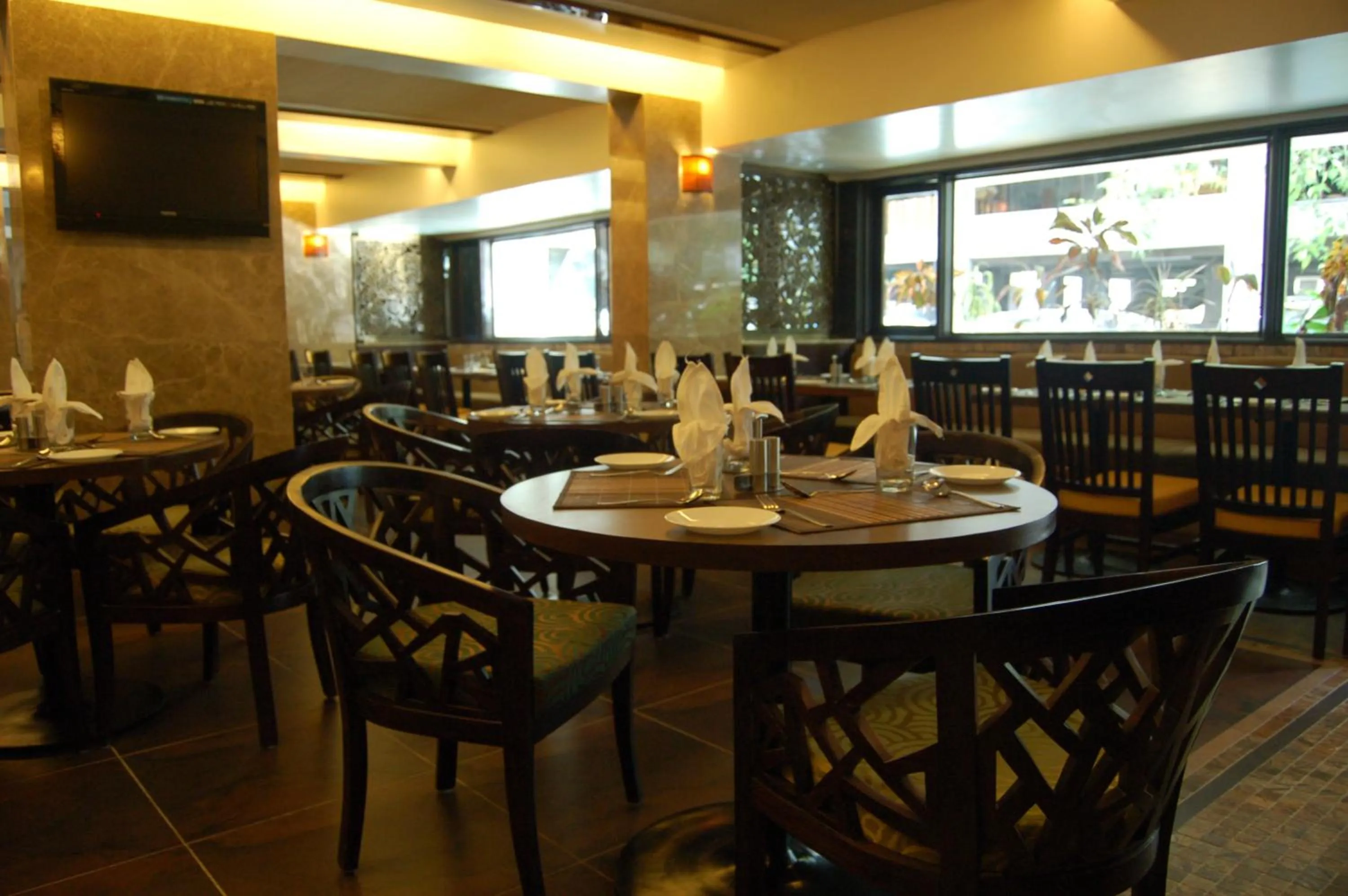 Restaurant/places to eat in Comfort Inn President Near Ahmedabad Junction Station