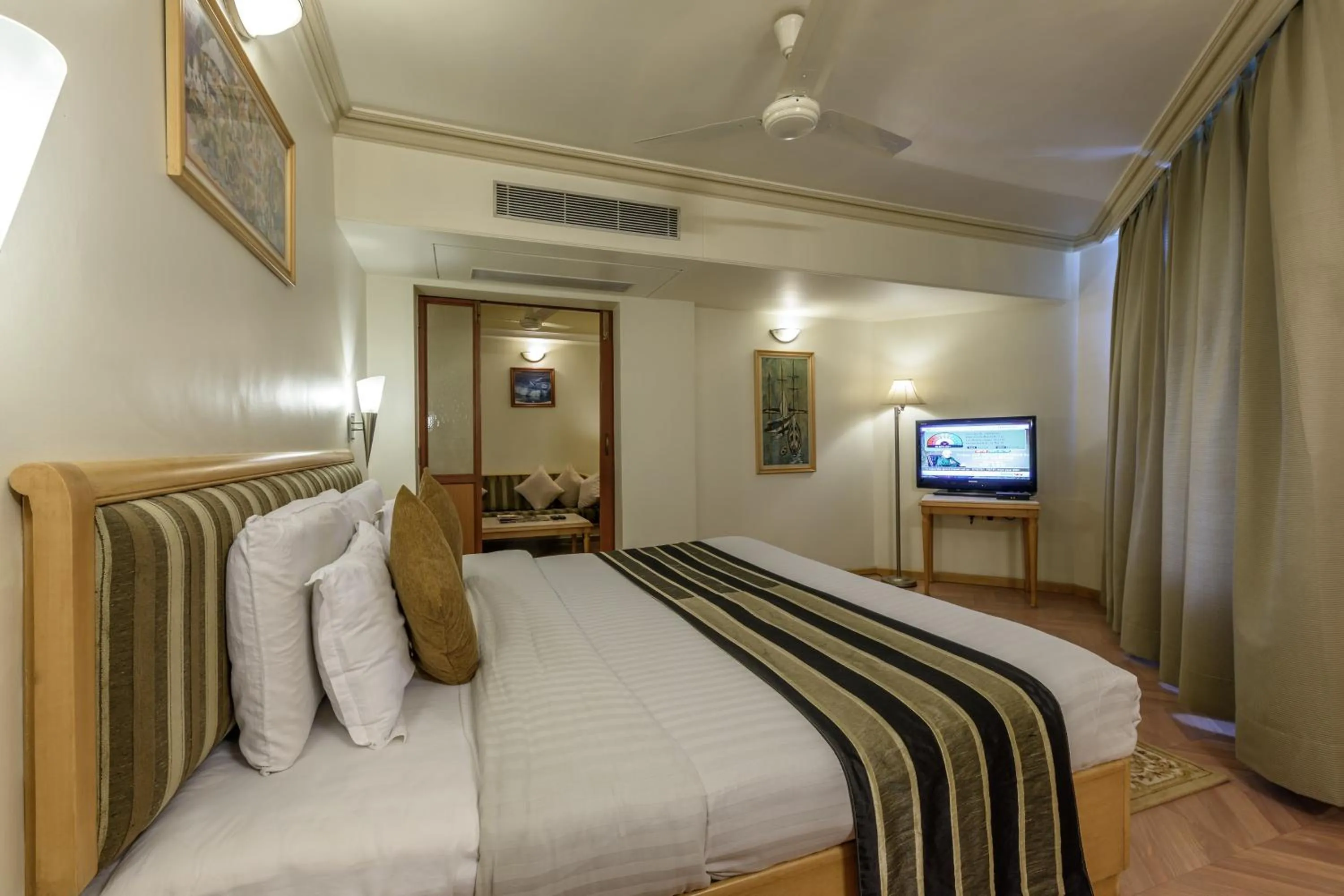 Bedroom, Bed in Comfort Inn President Near Ahmedabad Junction Station