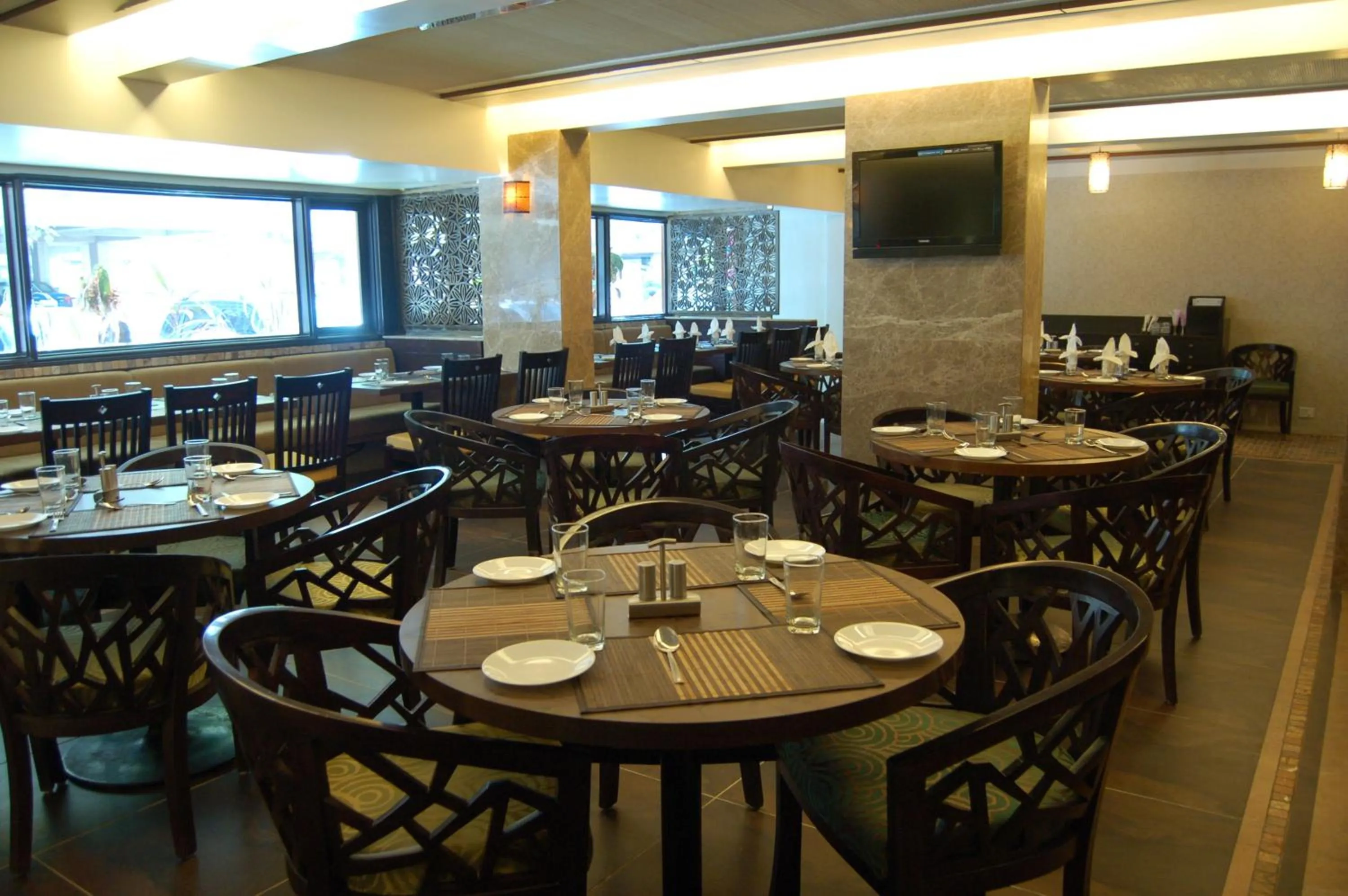 Restaurant/places to eat in Comfort Inn President Near Ahmedabad Junction Station