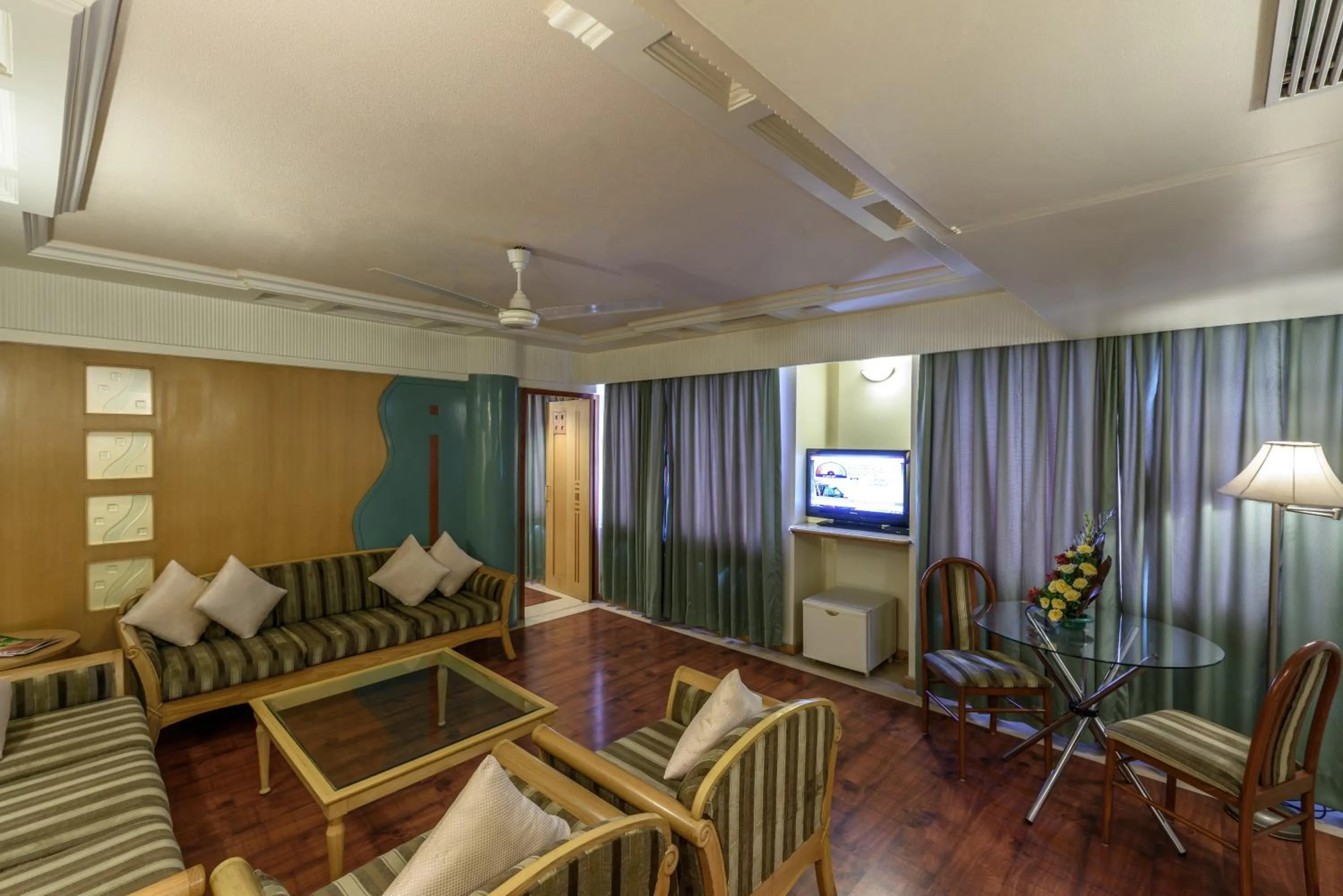 Living room in Comfort Inn President Near Ahmedabad Junction Station