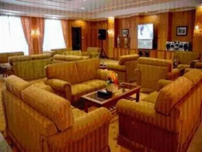 Communal lounge/ TV room in Royal Senyiur Hotel
