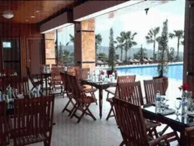 Restaurant/places to eat in Royal Senyiur Hotel Restaurant/places to eat in Royal Senyiur Hotel