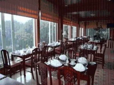 Restaurant/places to eat in Royal Senyiur Hotel