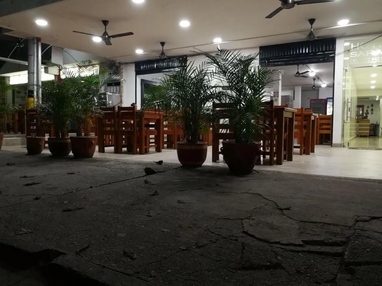 Restaurant/places to eat in Hotel SARALI