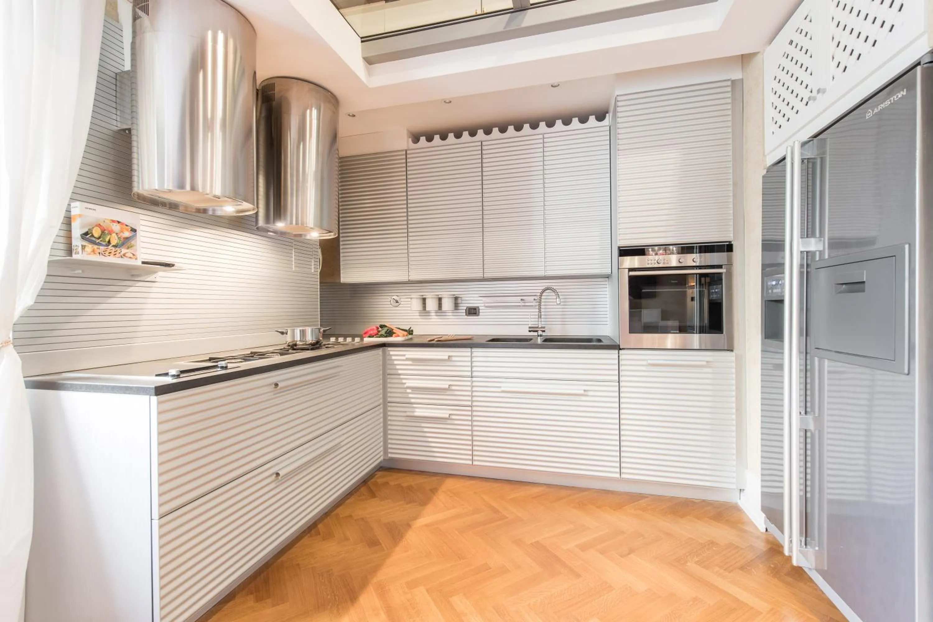 Kitchen or kitchenette in Duomo Luxury Loft by Mmega