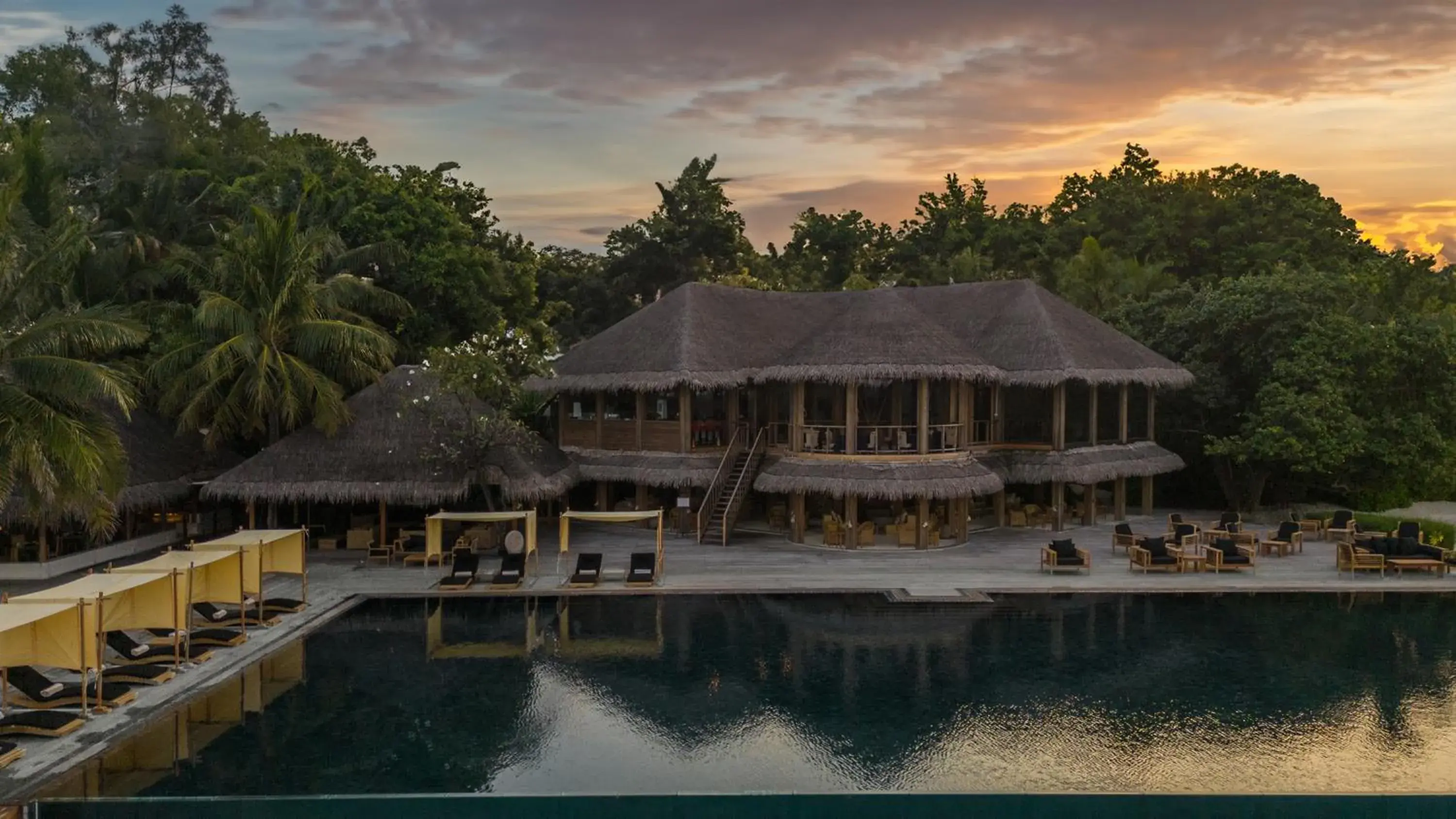 Lounge or bar in Coco Bodu Hithi - 50 percent off shared roundtrip Speedboat for stays from 1 Sep to 23 Dec 2025 Lounge or bar in Coco Bodu Hithi - 50 percent off shared roundtrip Speedboat for stays from 1 Sep to 23 Dec 2025