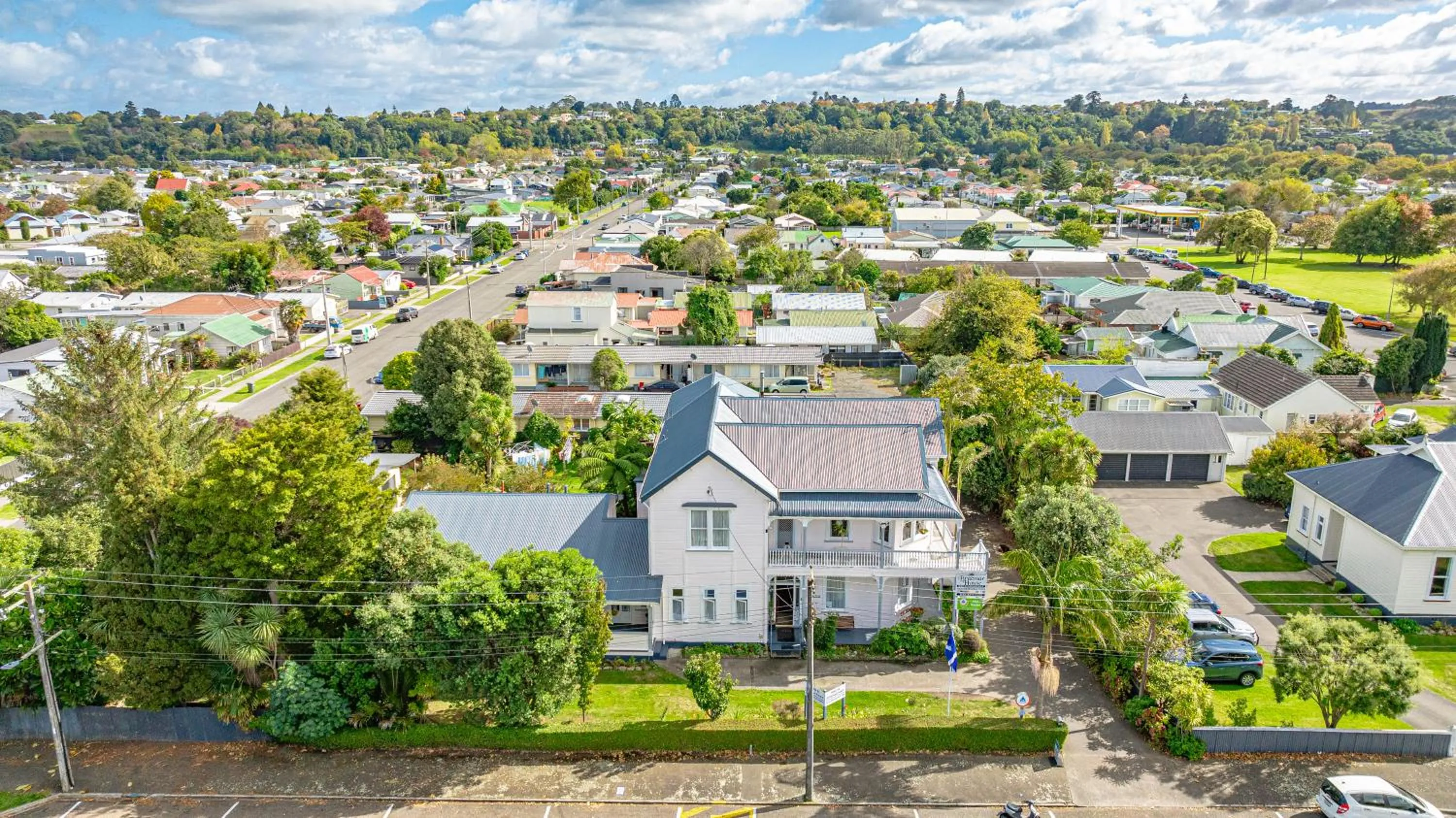 Property building in Braemar House B&B and YHA Hostel