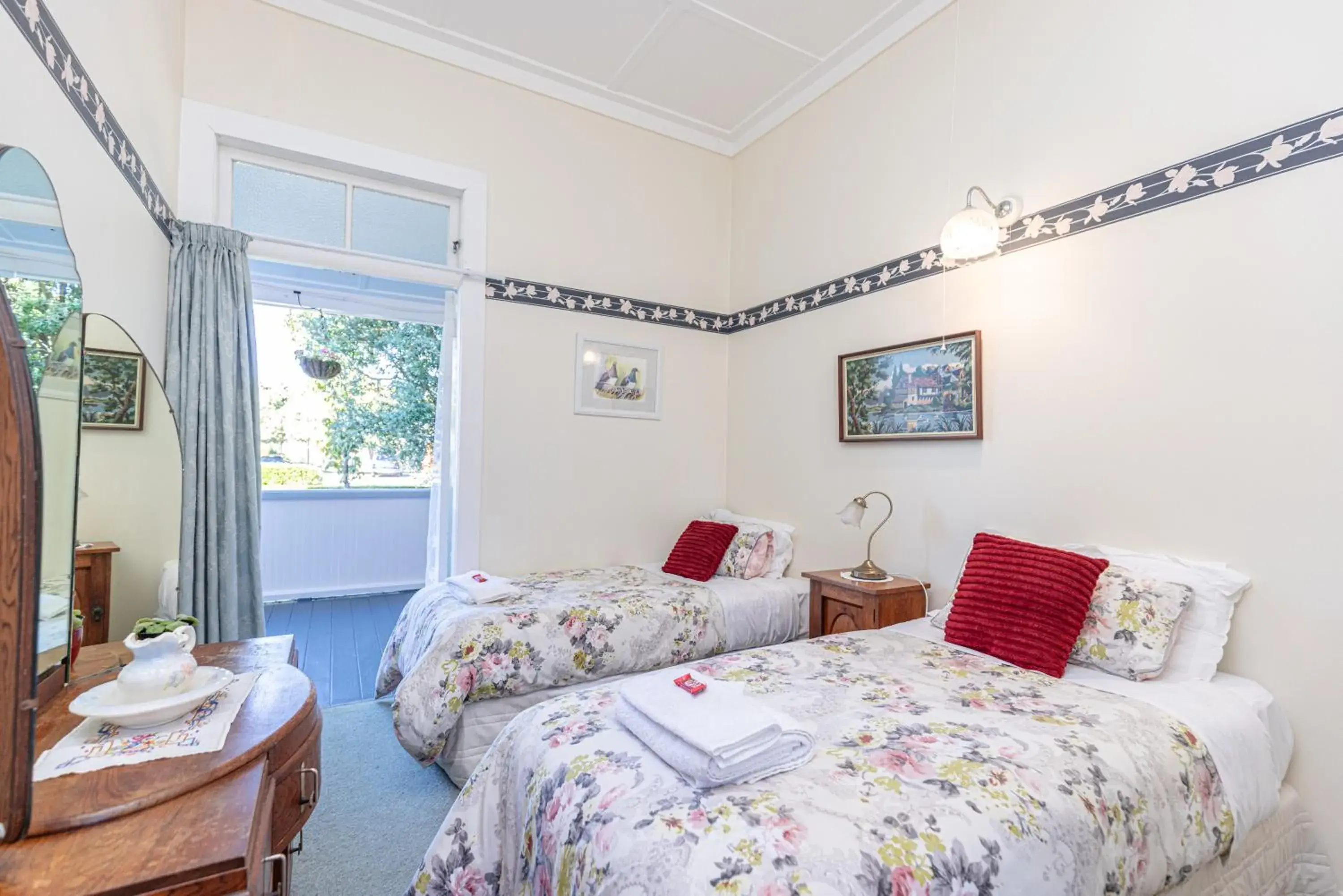 Deluxe Twin Room - single occupancy in Braemar House B&B and YHA Hostel Deluxe Twin Room - single occupancy in Braemar House B&B and YHA Hostel