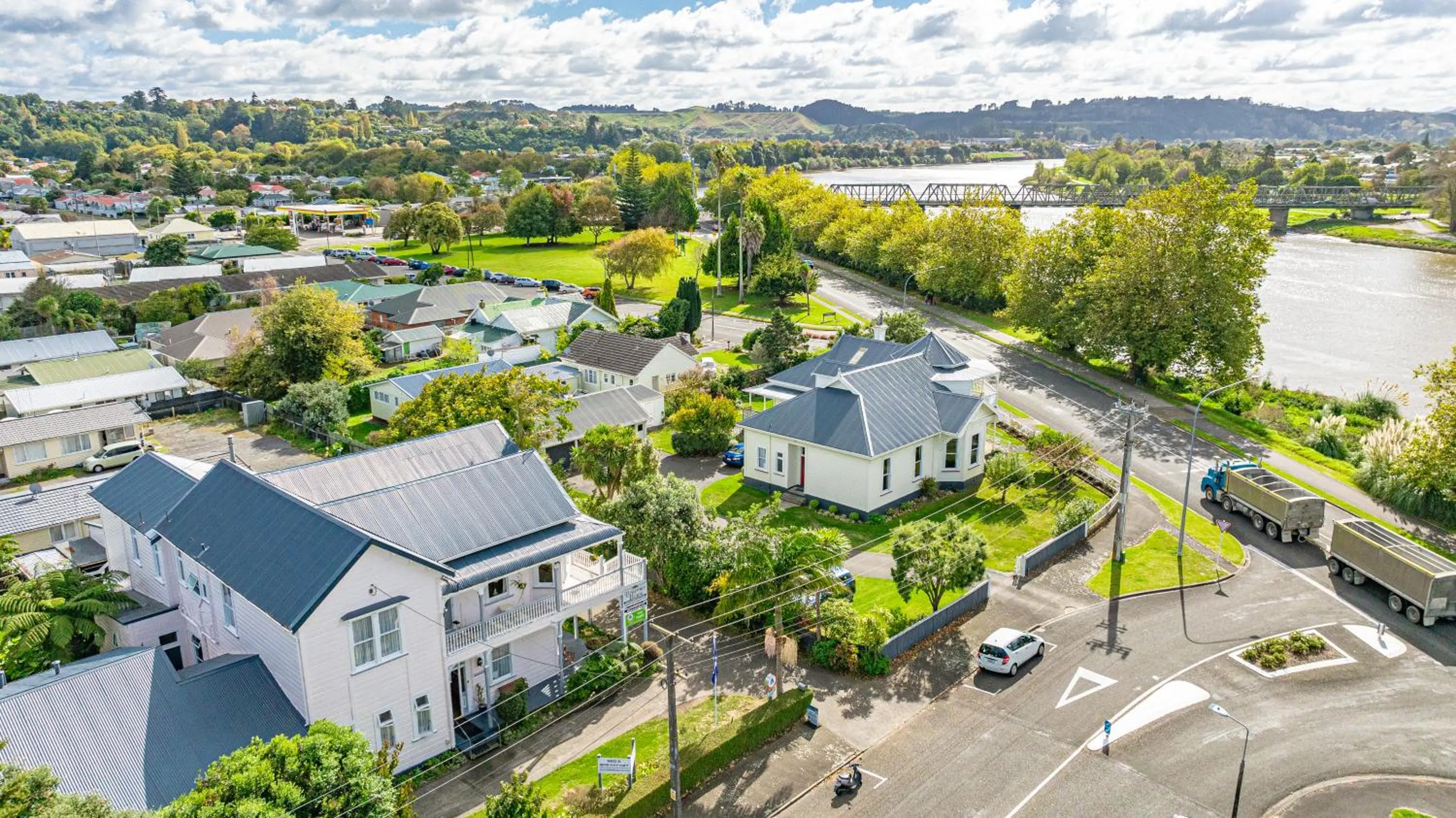 Property building in Braemar House B&B and YHA Hostel