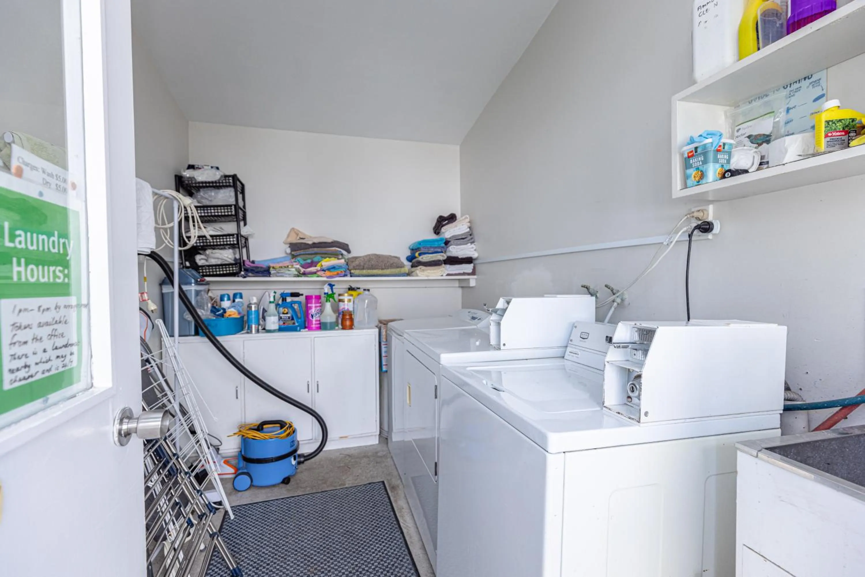 laundry in Braemar House B&B and YHA Hostel