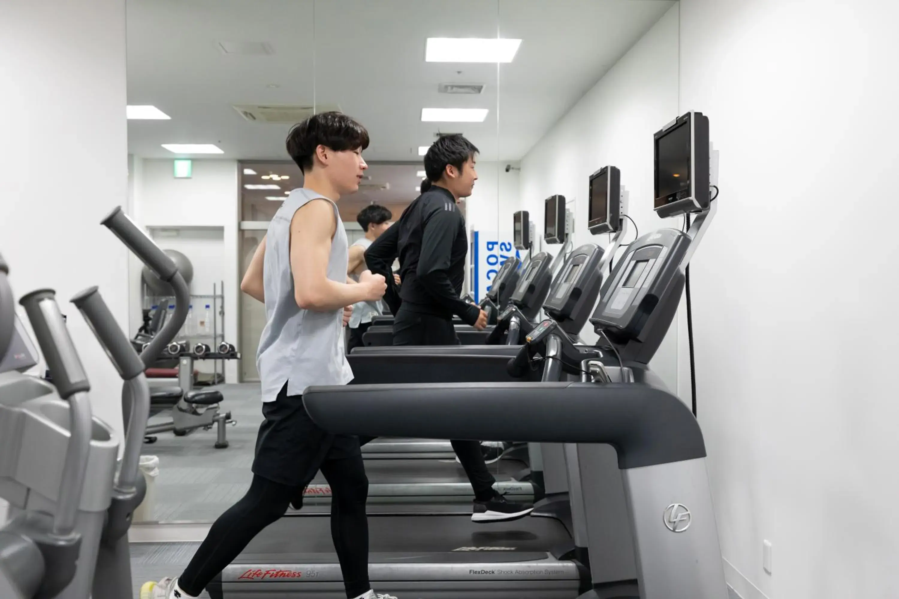 Fitness centre/facilities in Hundred Stay Tokyo Shinjuku Fitness centre/facilities in Hundred Stay Tokyo Shinjuku