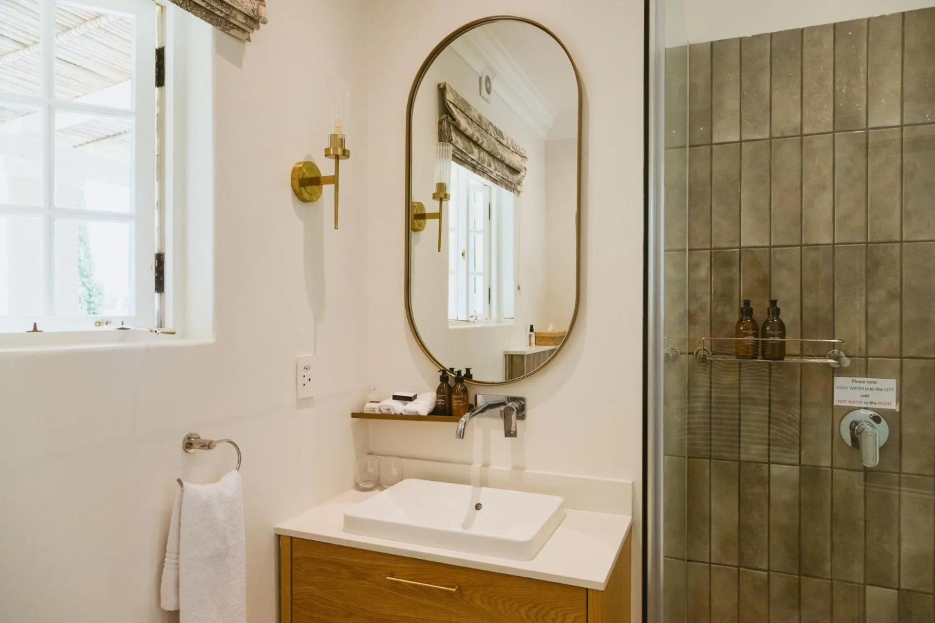 Shower in Auberge Clermont