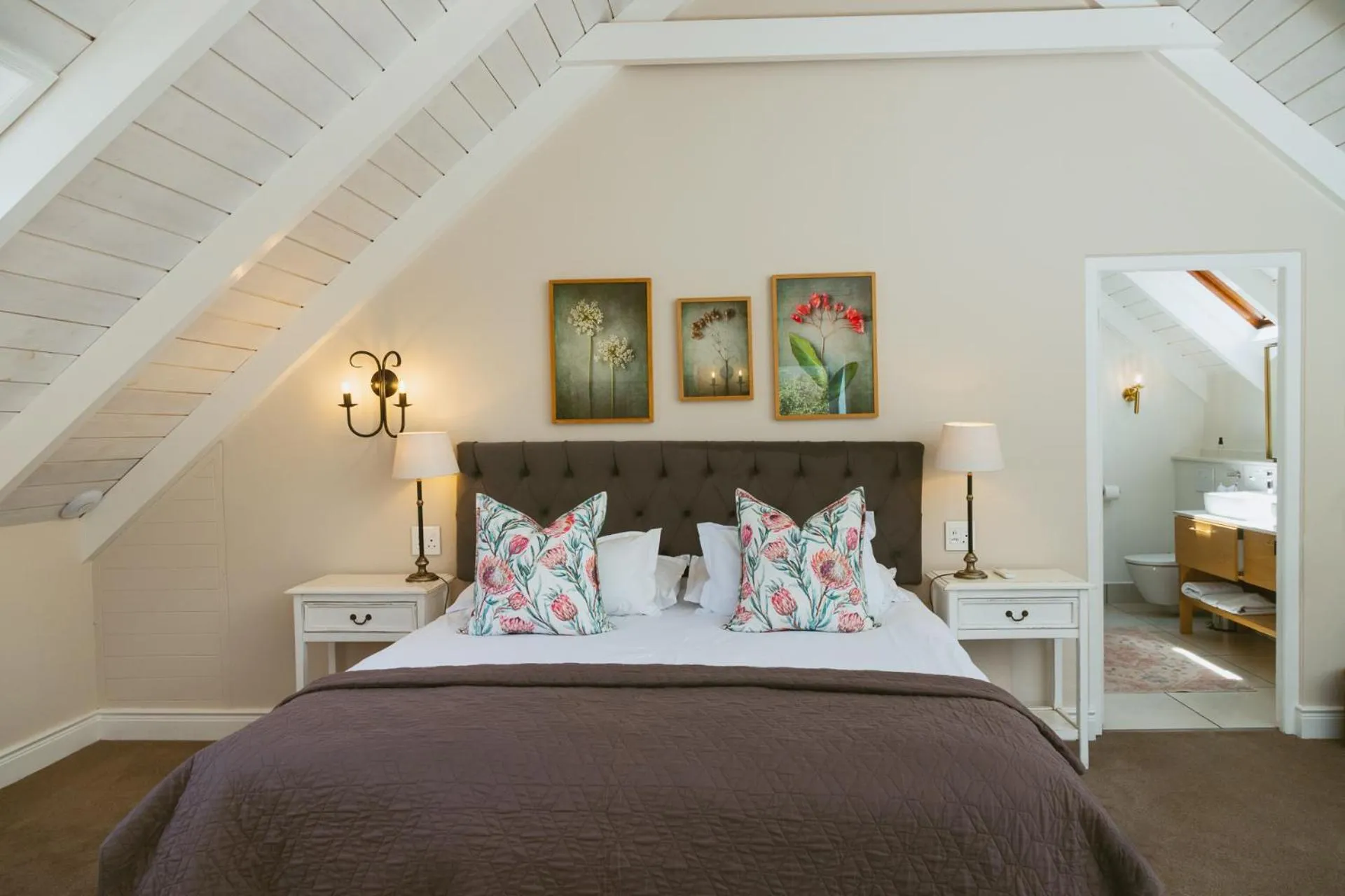 Bedroom, Bed in Auberge Clermont