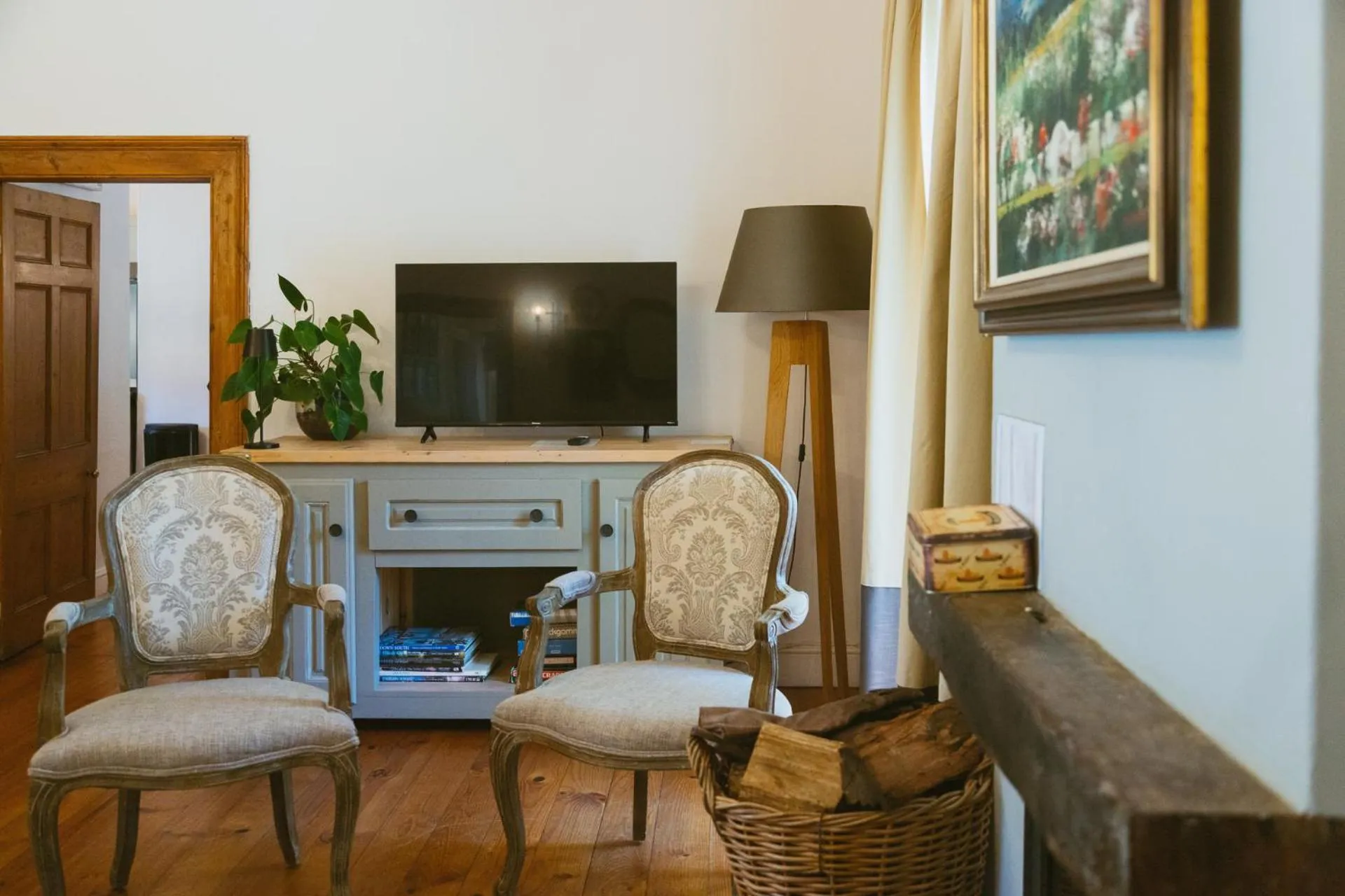 TV and multimedia in Auberge Clermont