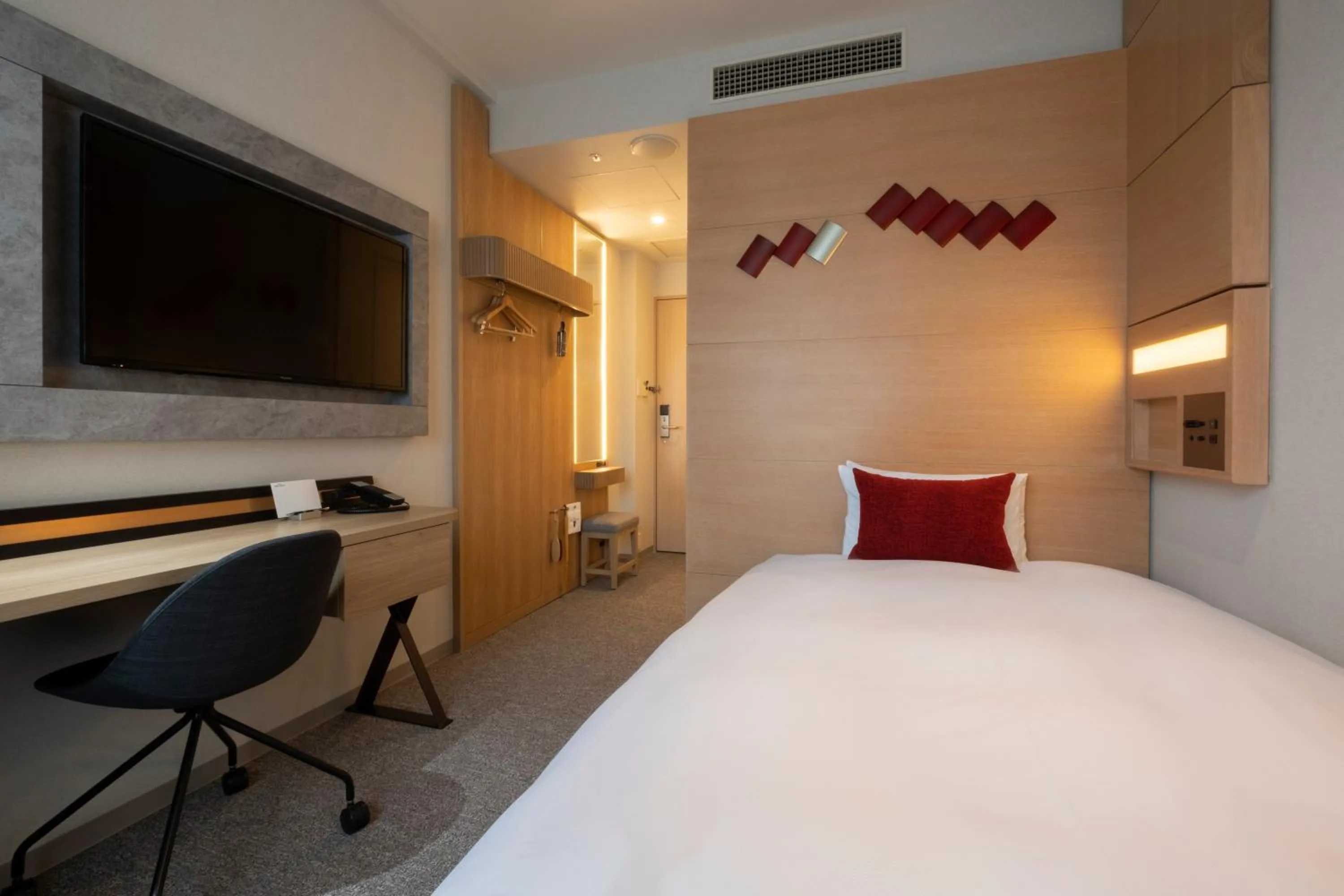 Photo of the whole room, Bed in Hotel JAL City Haneda Tokyo