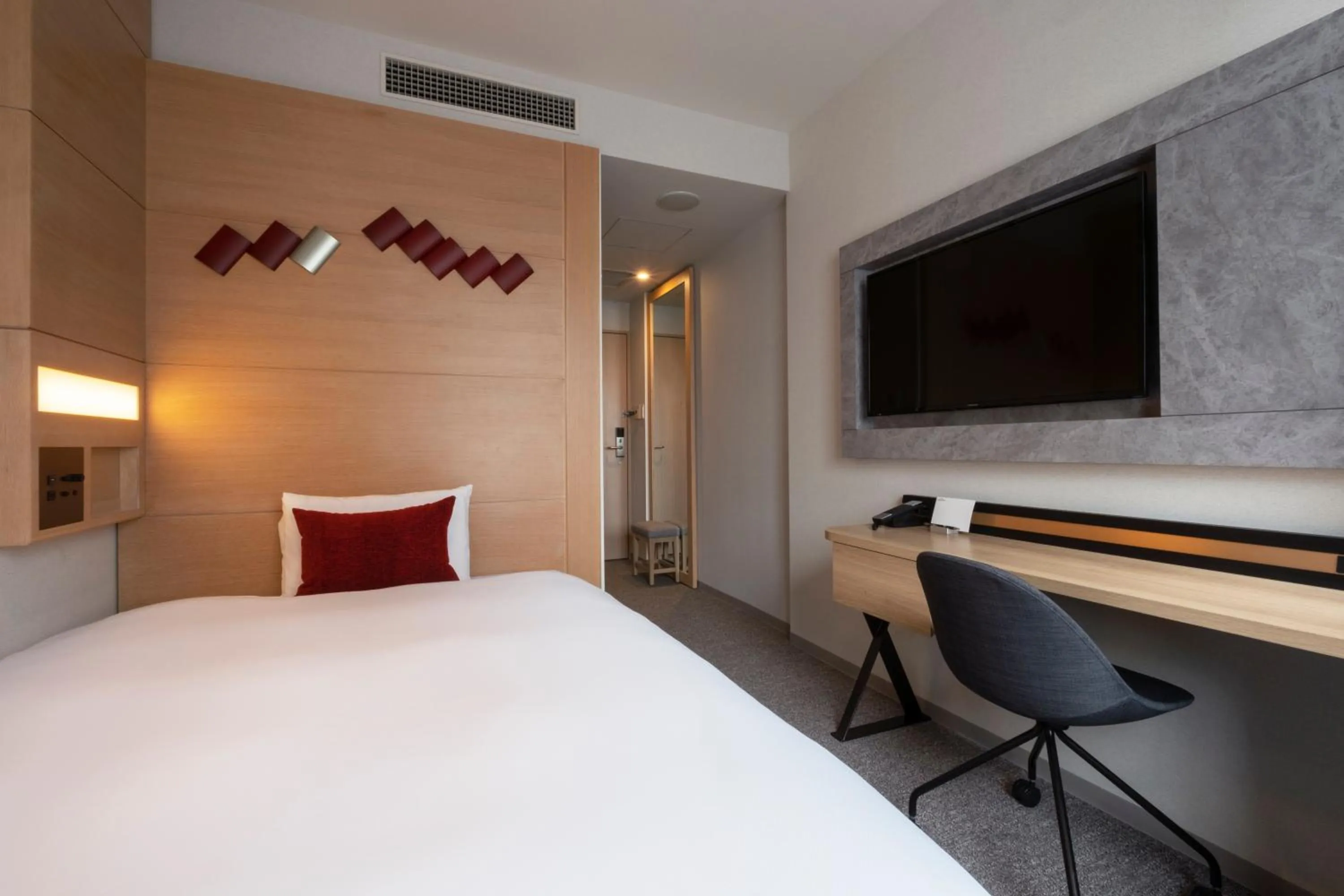 Photo of the whole room, Bed in Hotel JAL City Haneda Tokyo