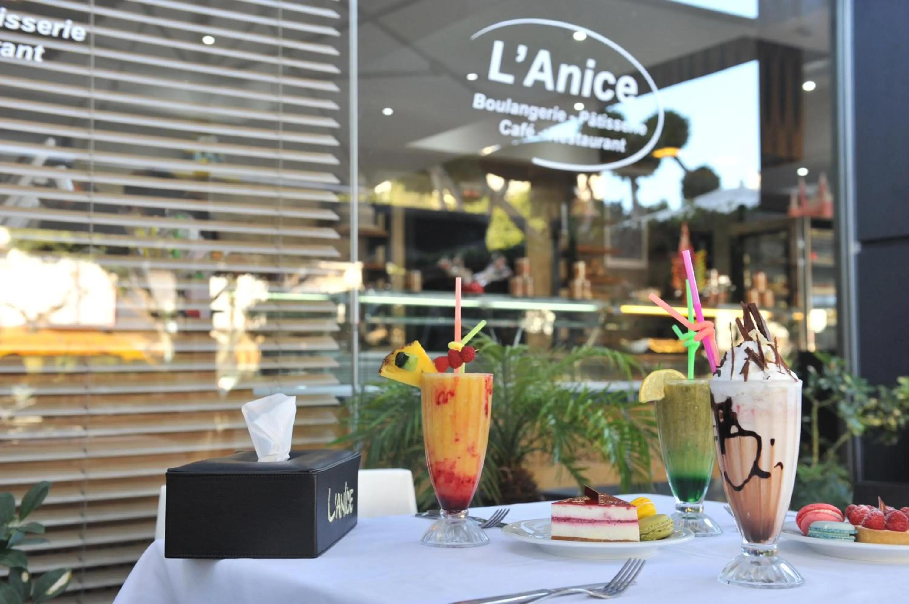 Restaurant/places to eat in Studiotel Afoud