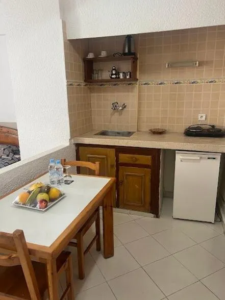 Kitchen or kitchenette in Studiotel Afoud