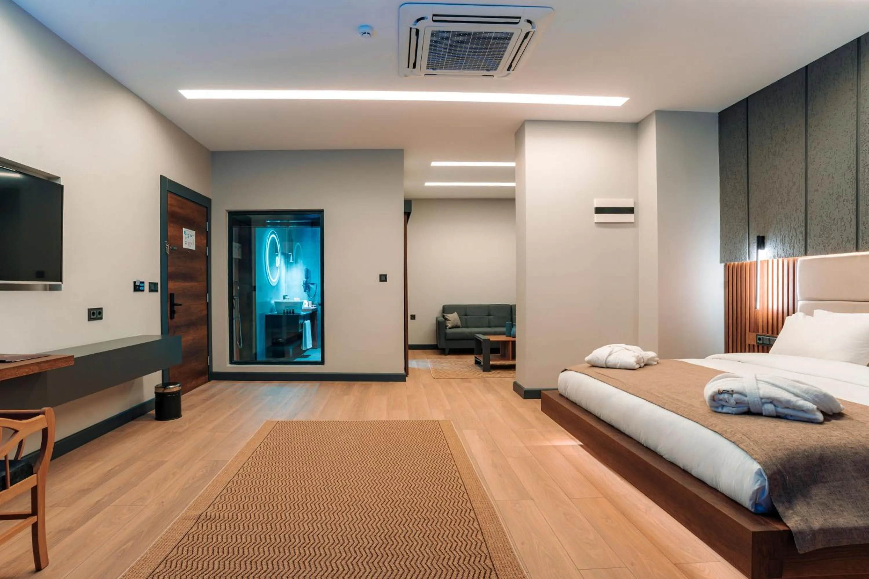 Living room, Bed in Aksular Hotel