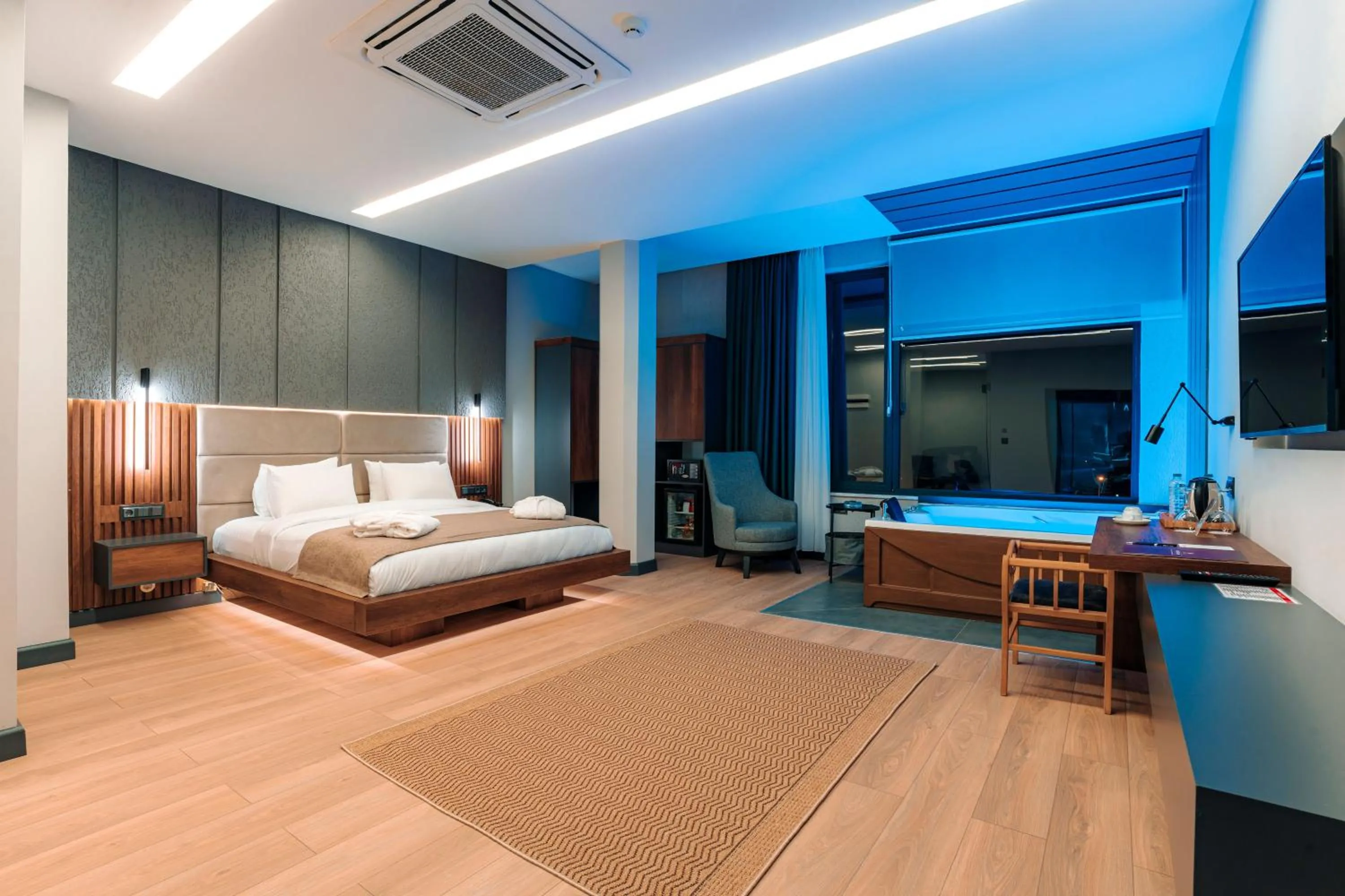 Hot Tub, Bed in Aksular Hotel