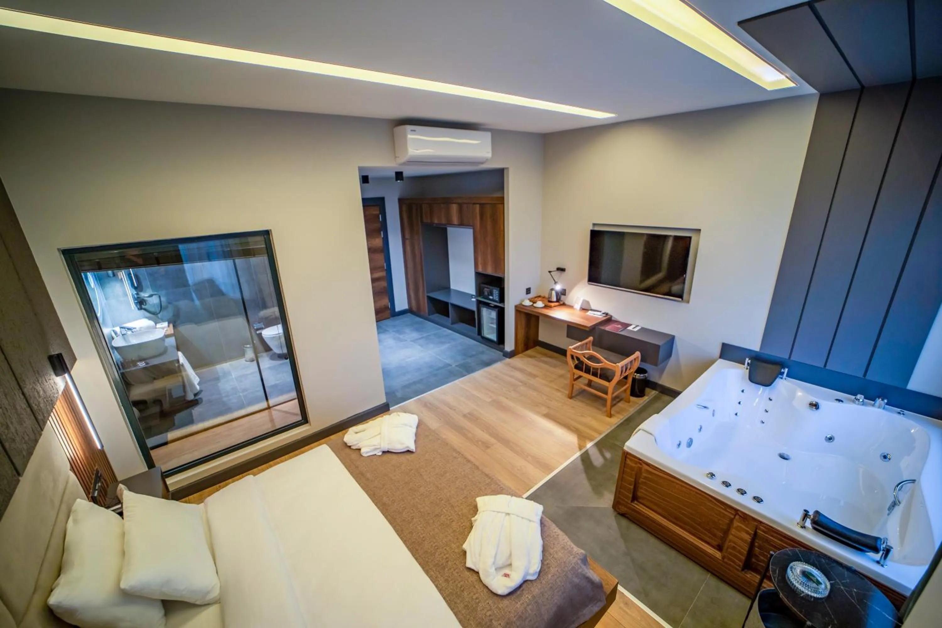 Photo of the whole room, Bed in Aksular Hotel