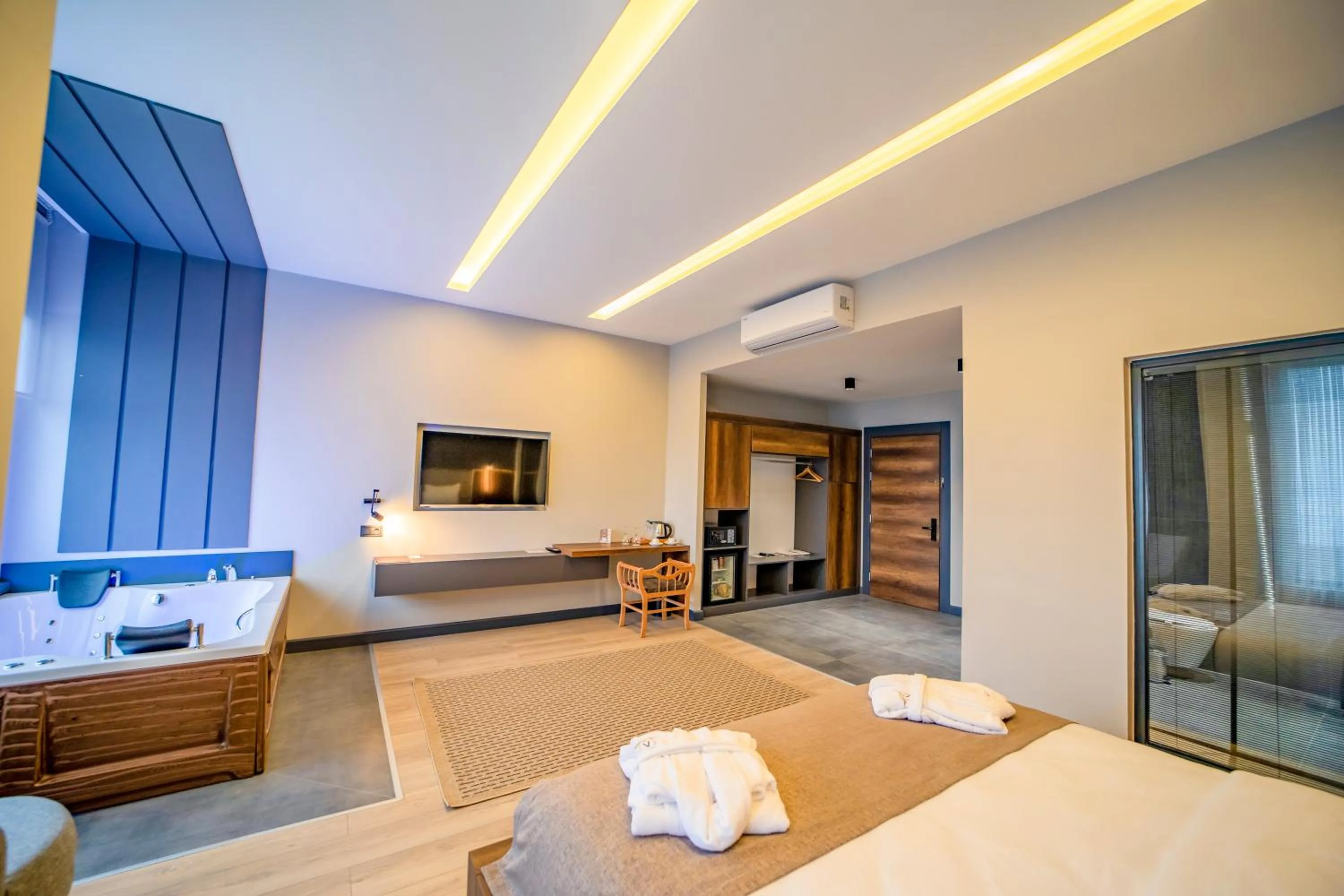 Hot Tub, Bed in Aksular Hotel