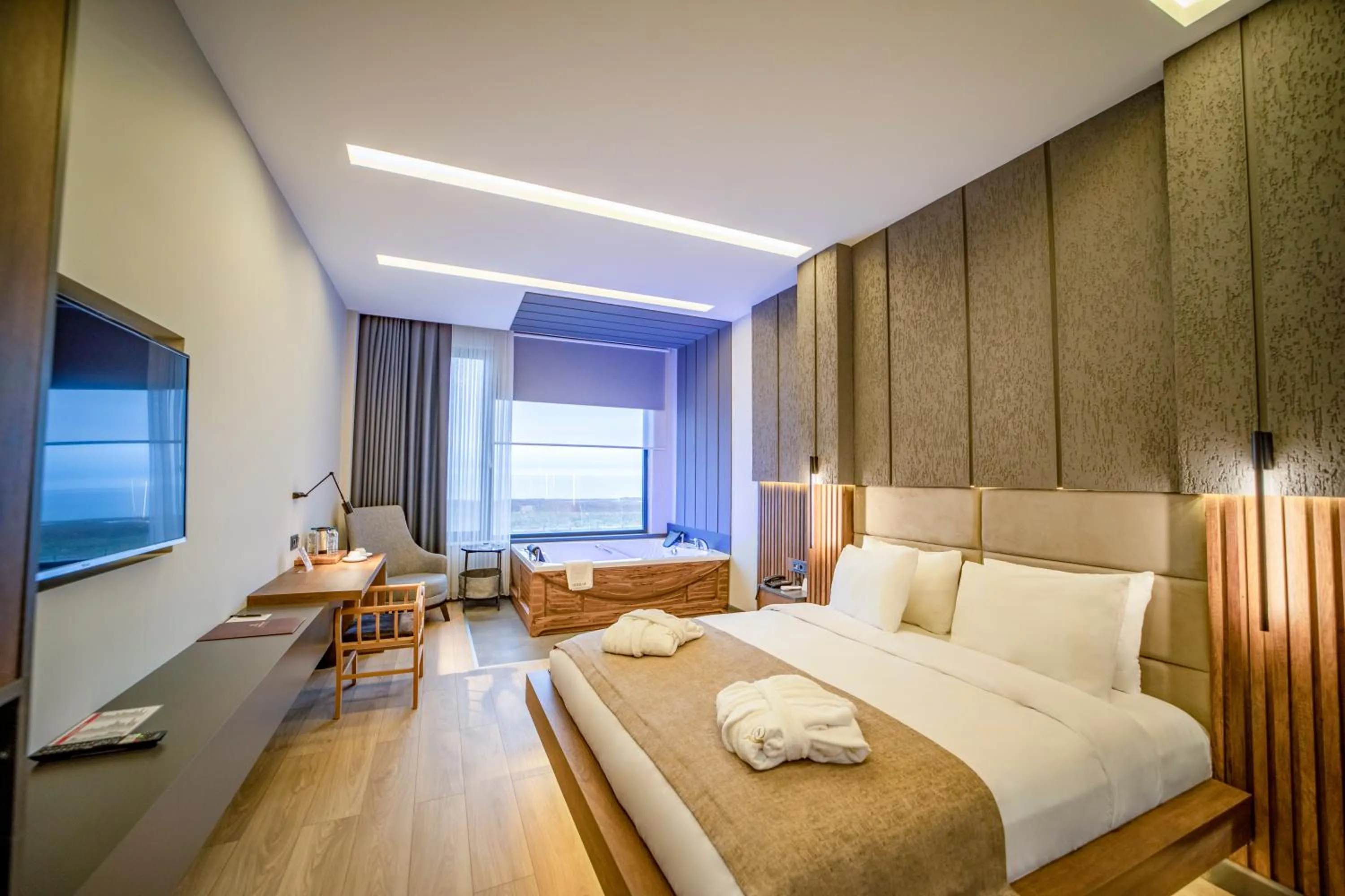 Hot Tub, Bed in Aksular Hotel