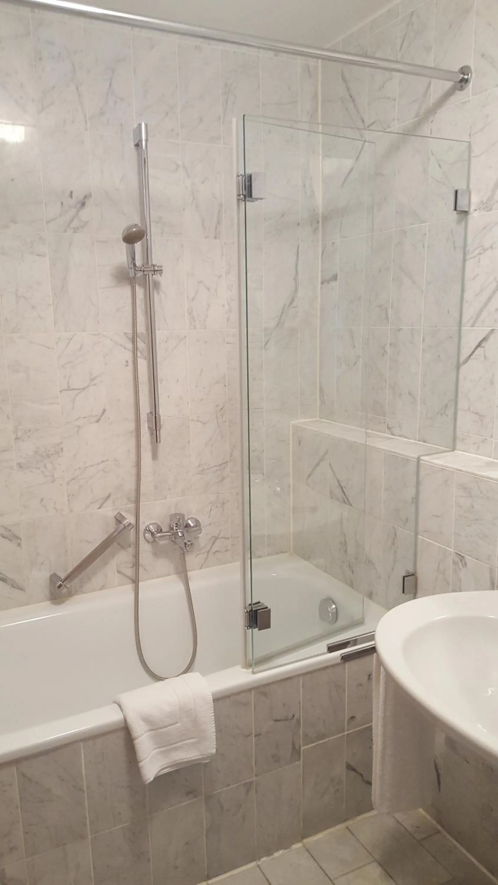 Bathroom in Appartment-Hotel-Hölzl