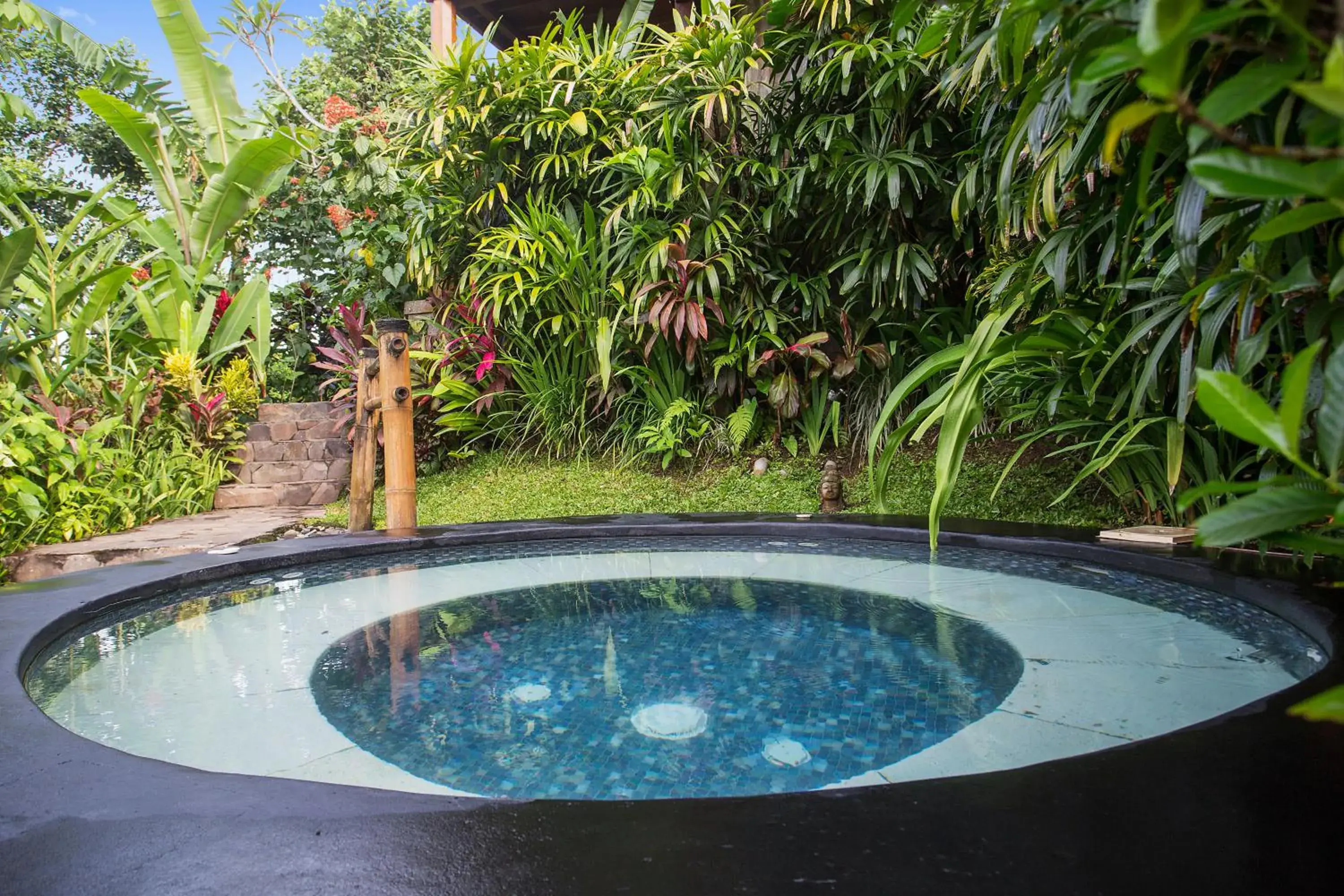 Hot Tub, Swimming Pool in Amori Villa Hotel