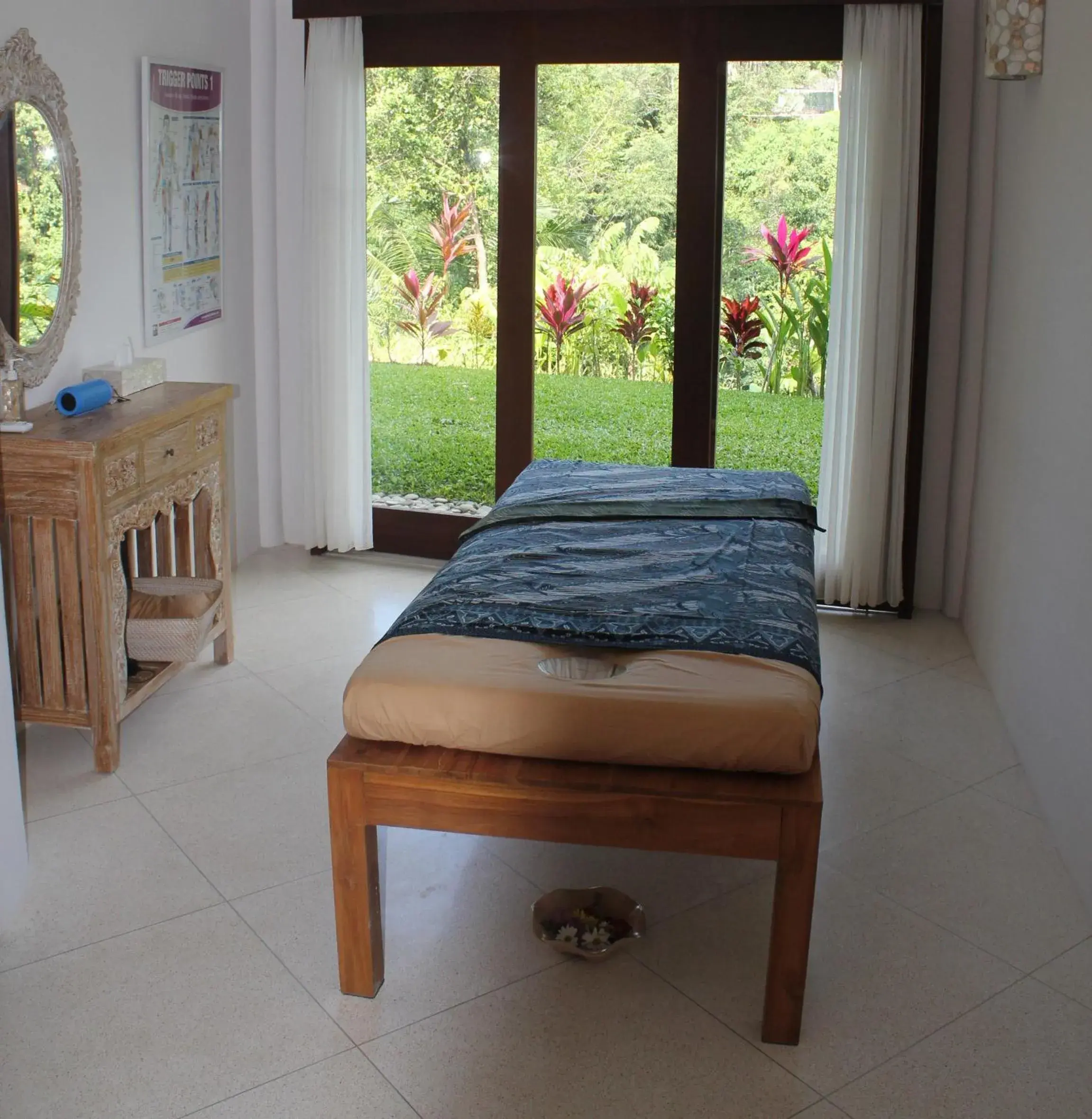 Massage, Bed in Amori Villa Hotel