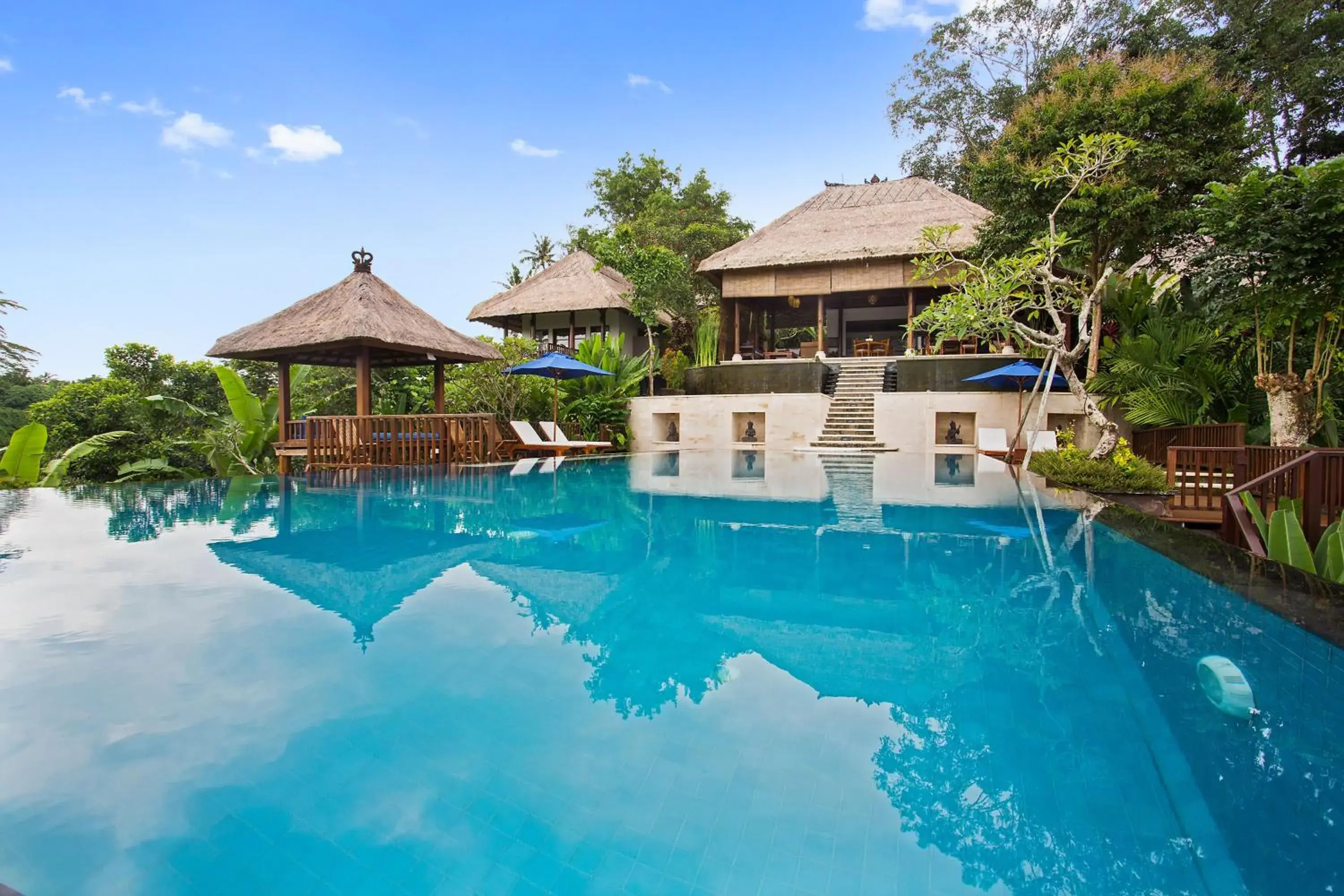 Swimming Pool in Amori Villa Hotel