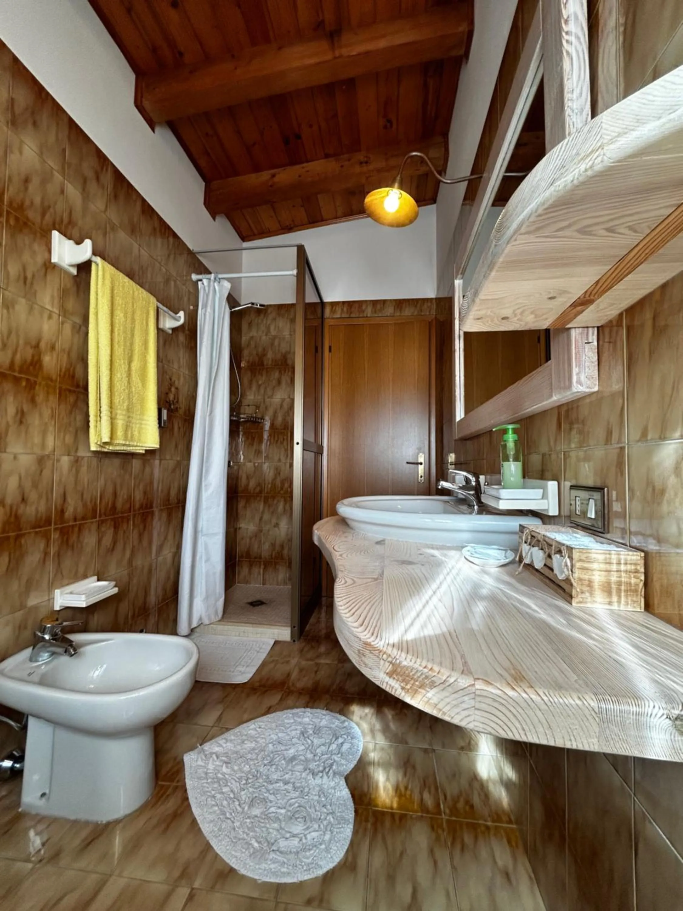 Shower in B&B Casa del Conte