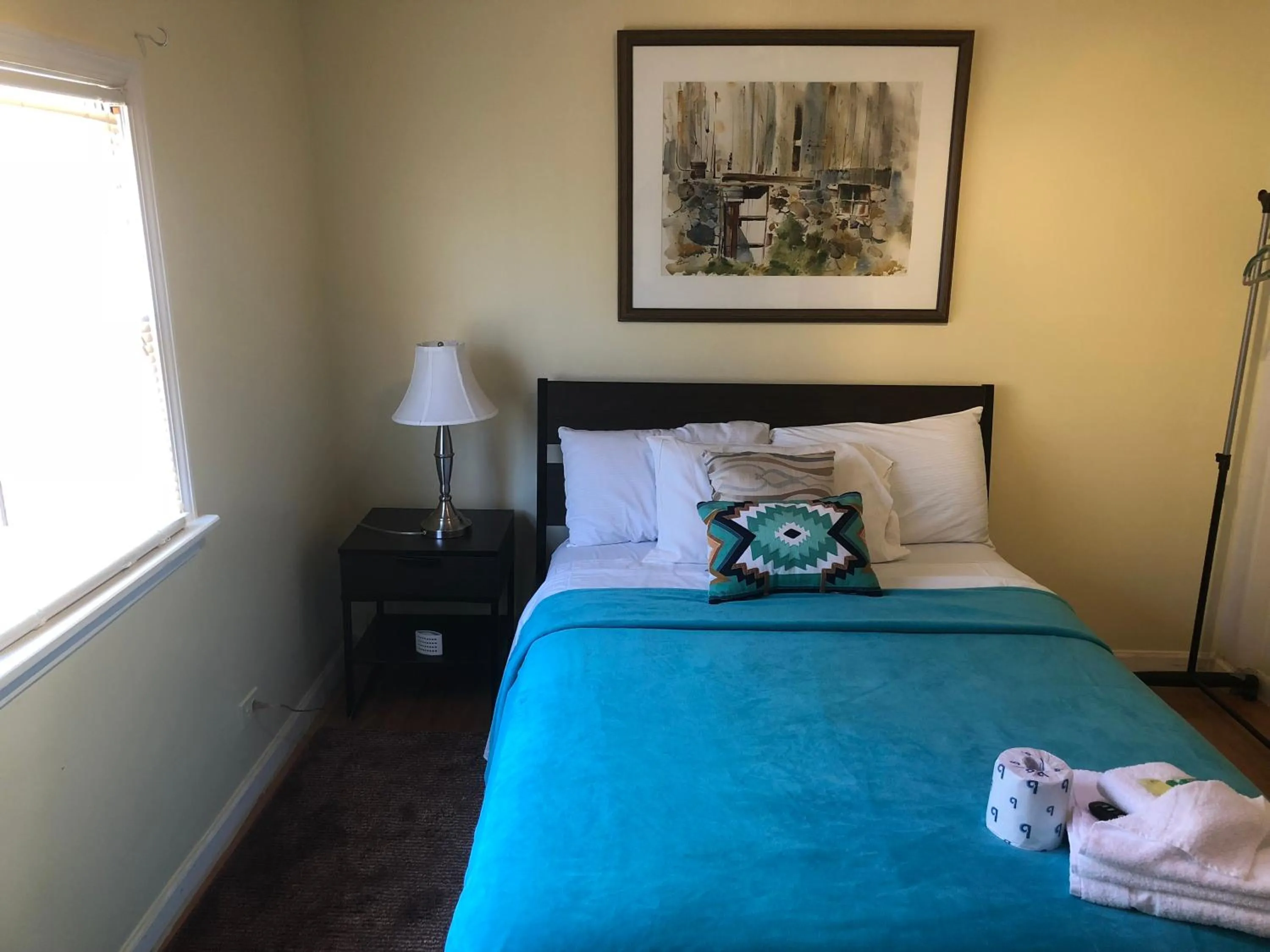 Double Room with Shared Bathroom in Hollywood Rentals LLC
