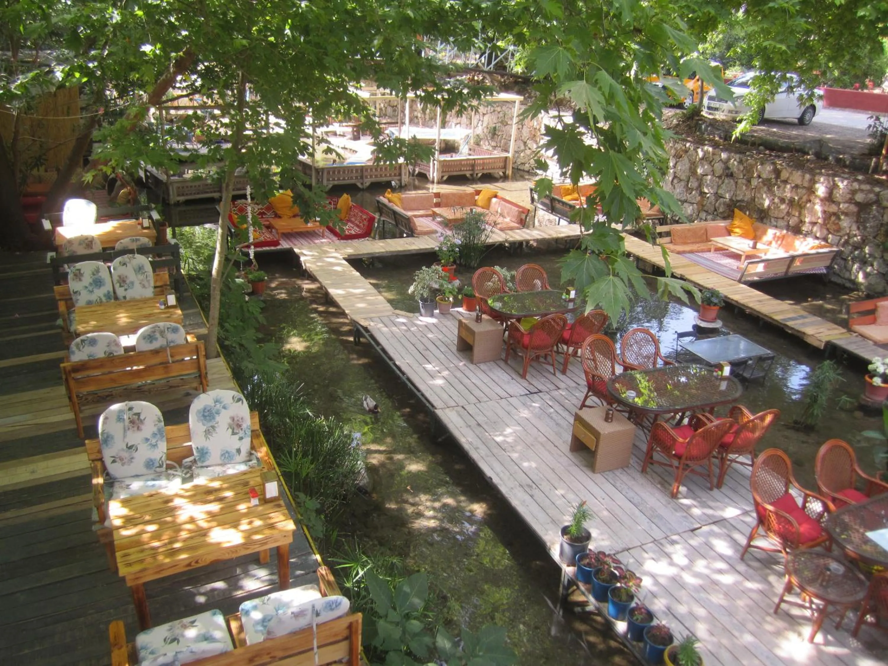 Restaurant/places to eat in Arikanda River Garden Hotel