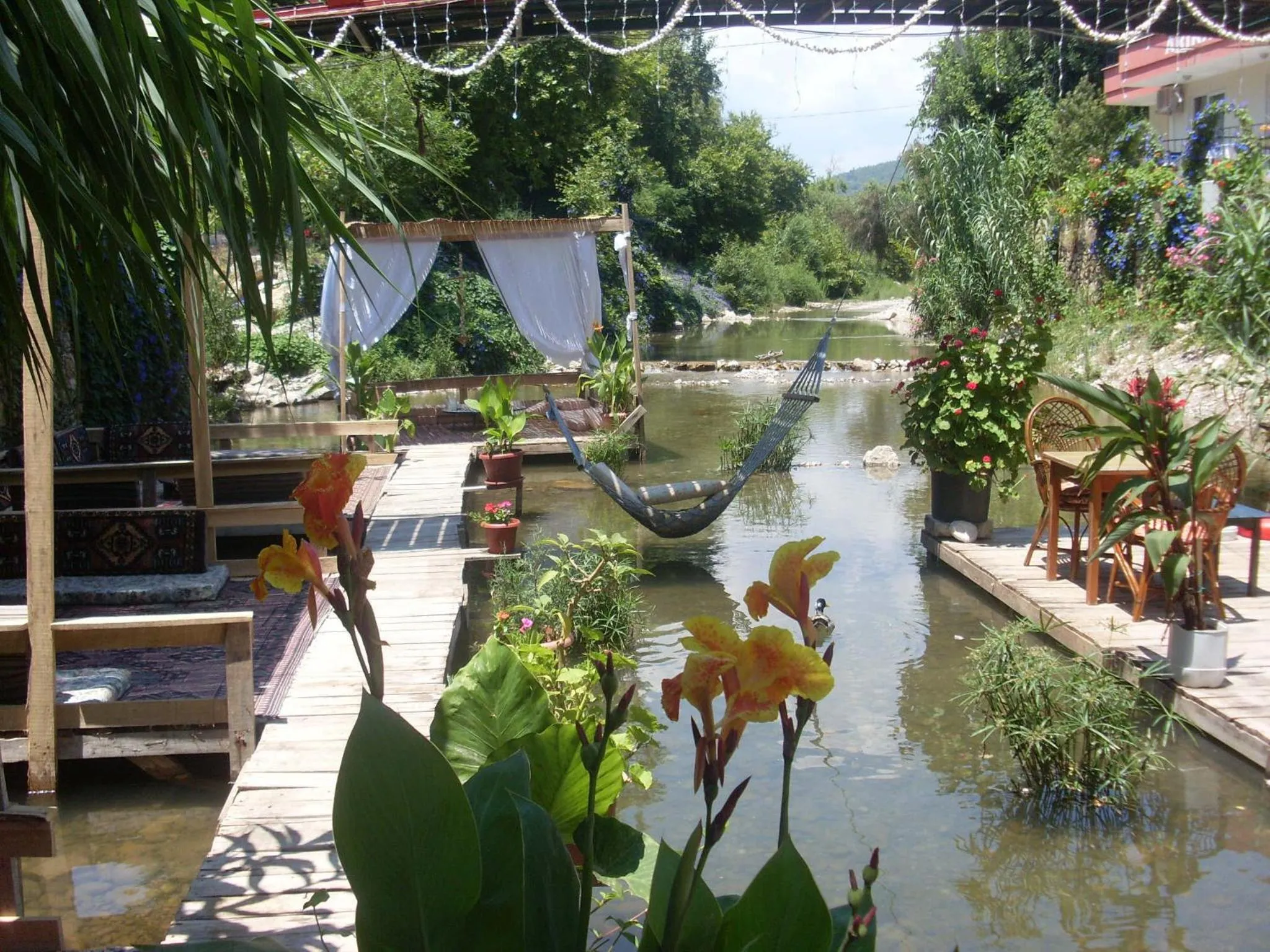 Restaurant/places to eat in Arikanda River Garden Hotel