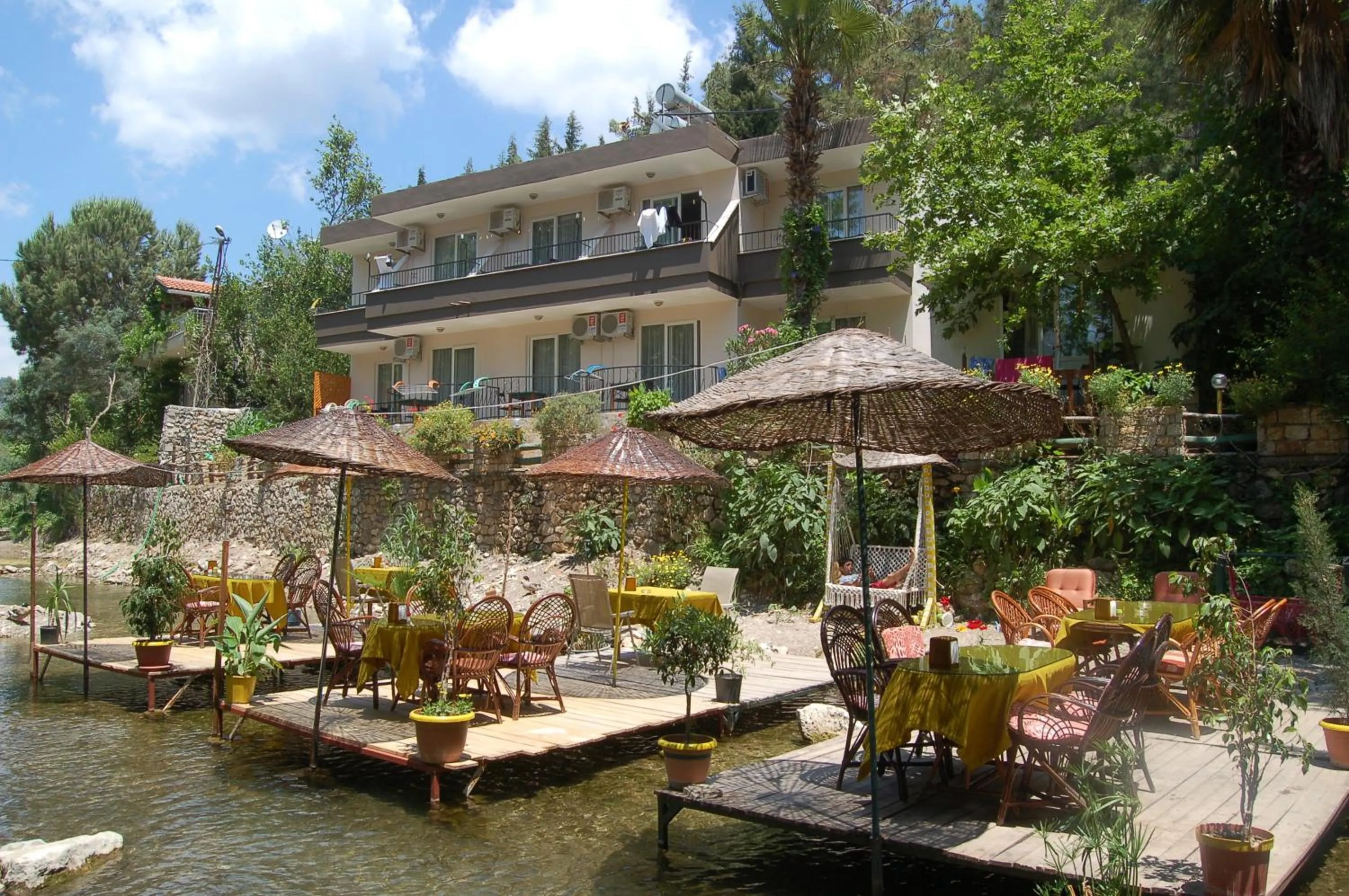 Restaurant/places to eat in Arikanda River Garden Hotel