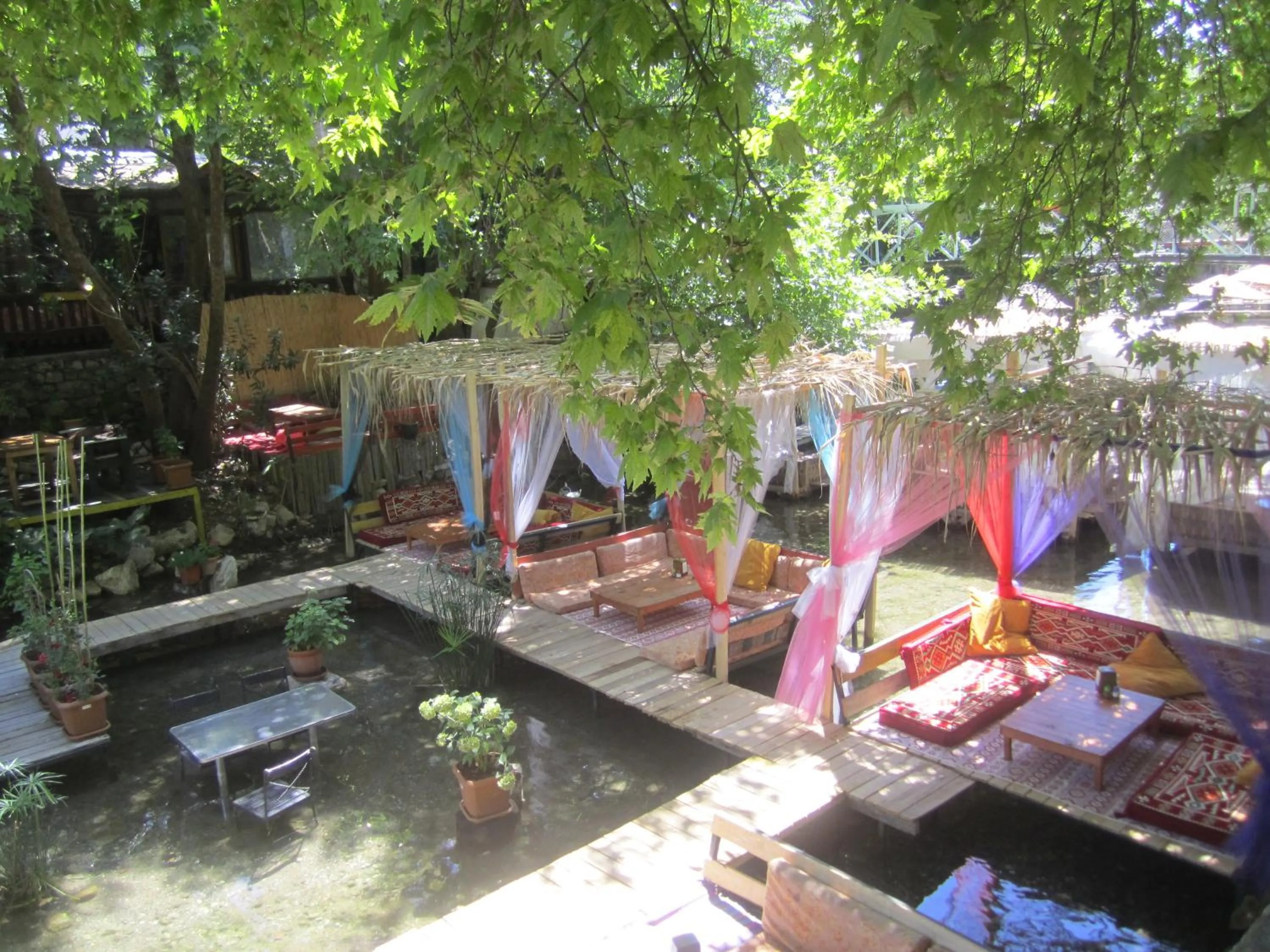 Restaurant/places to eat in Arikanda River Garden Hotel