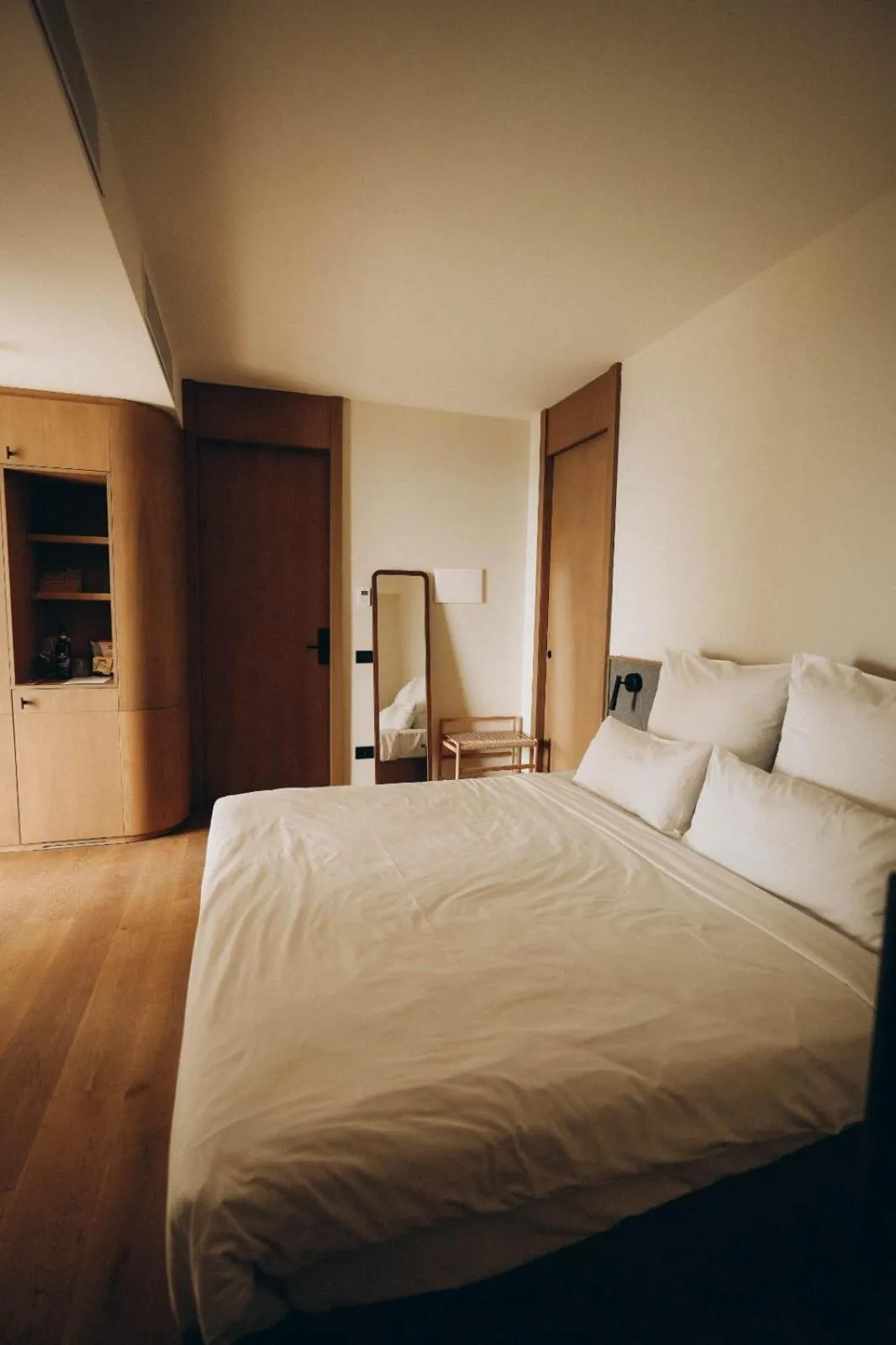 Bedroom, Bed in Aethos Saragano